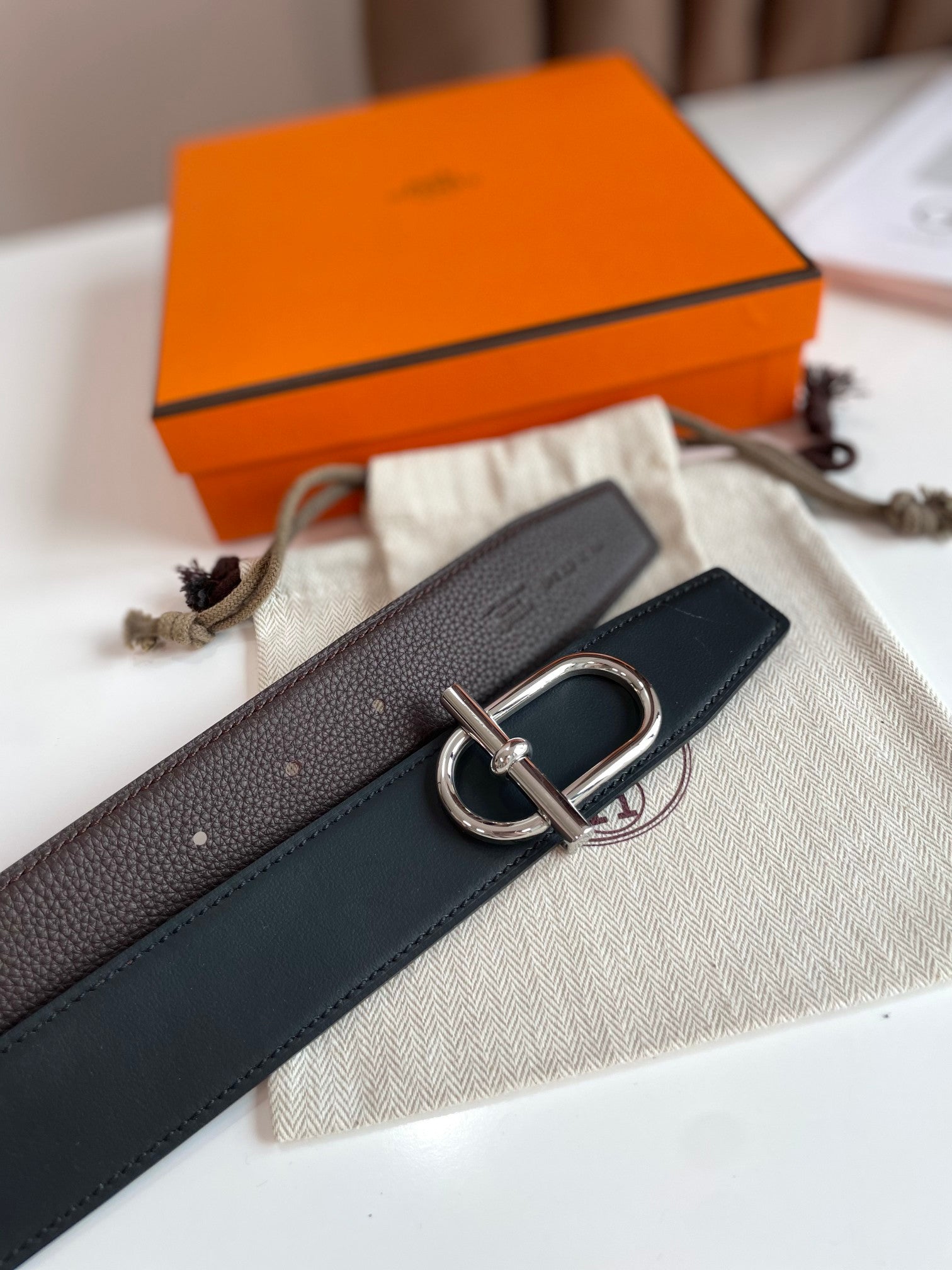 HERMES ITHAQUE BELT SILVER BUCKLE & REVERSIBLE CHOCOLATE BROWN AND BLACK LEATHER STRAP 38MM