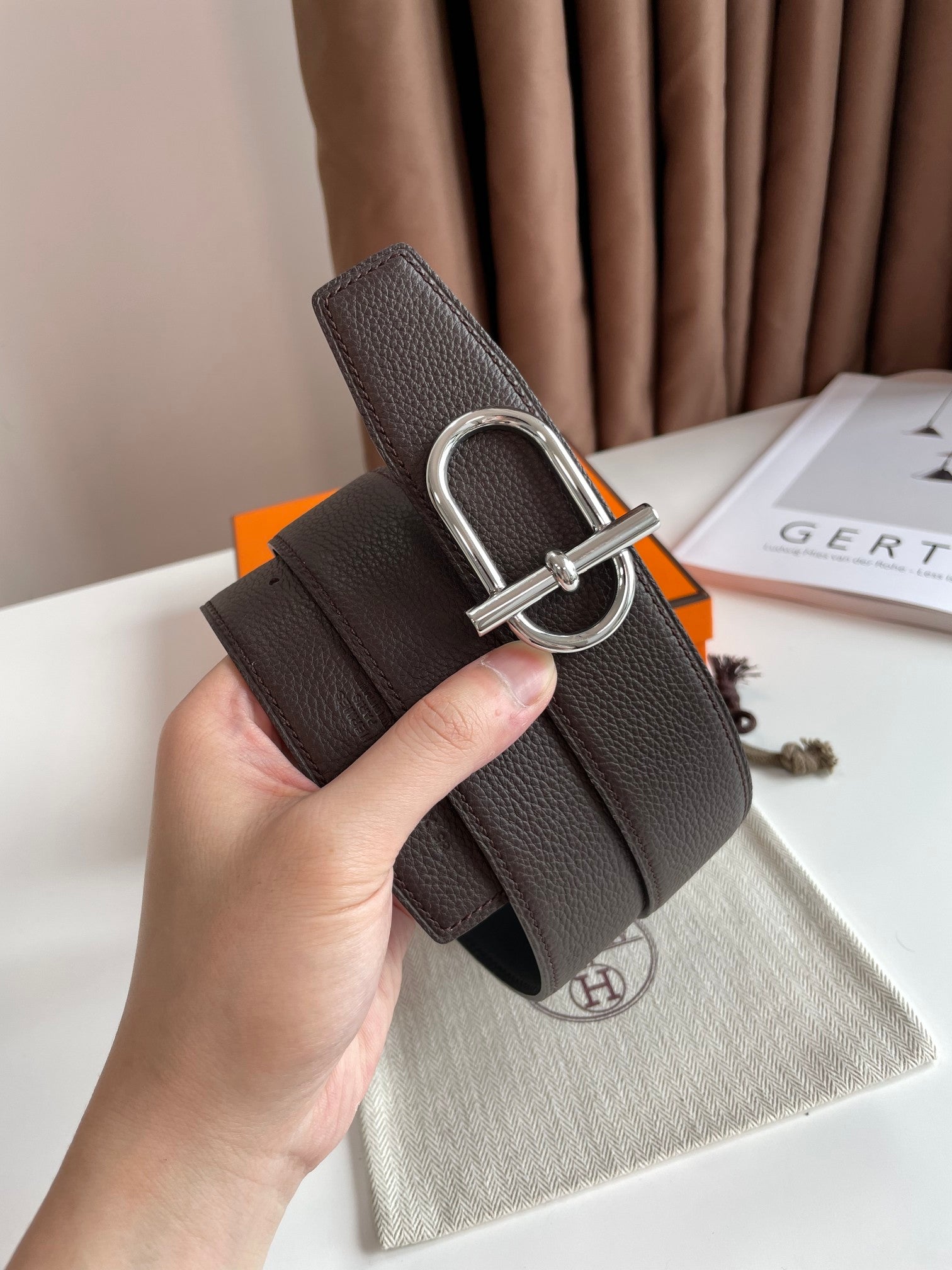 HERMES ITHAQUE BELT SILVER BUCKLE & REVERSIBLE CHOCOLATE BROWN AND BLACK LEATHER STRAP 38MM