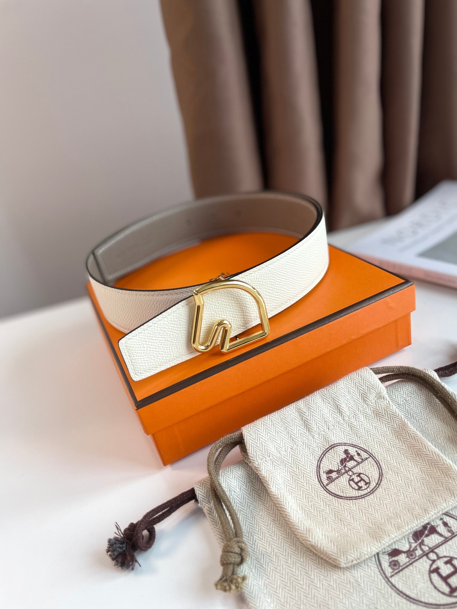 HERMES BOUCLE BELT BUCKLE & REVERSIBLE KHAKI BROWN AND WHITE LEATHER STRAP 38MM GOLD HARDWARE
