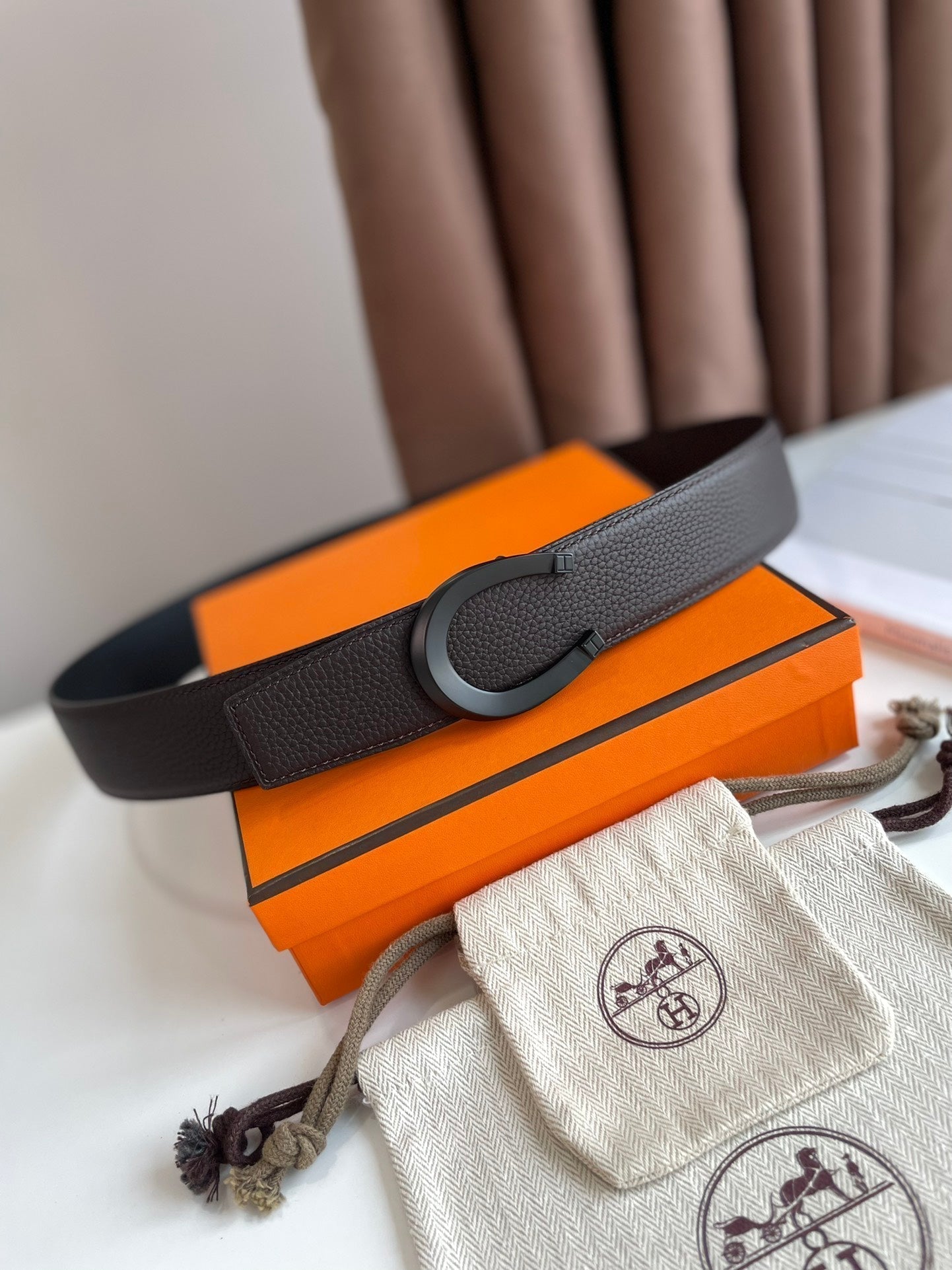 HERMES LUCK BELT BUCKLE & REVERSIBLE CHOCOLATE BROWN AND BLACK LEATHER STRAP 38MM