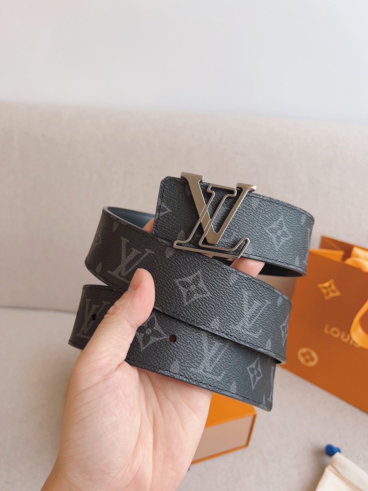 LOUIS VUITTON LV 25S BELT 40 MM IN BLACK MIX GREY CALFSKIN 593204