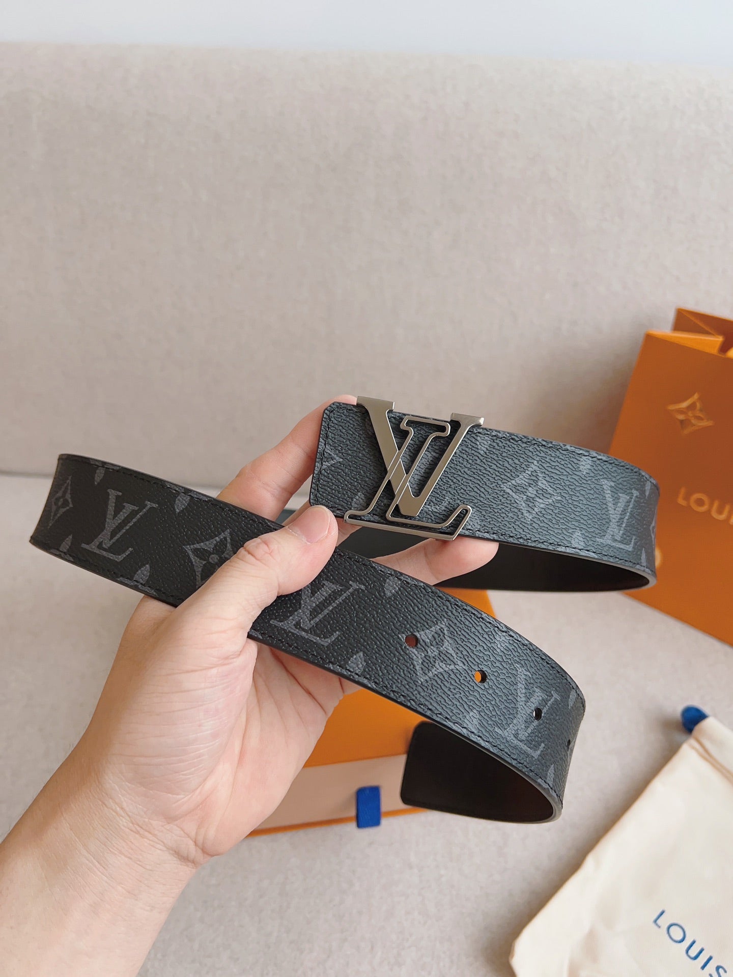 LOUIS VUITTON LV 25S BELT 40 MM IN BLACK MIX GREY CALFSKIN 593204