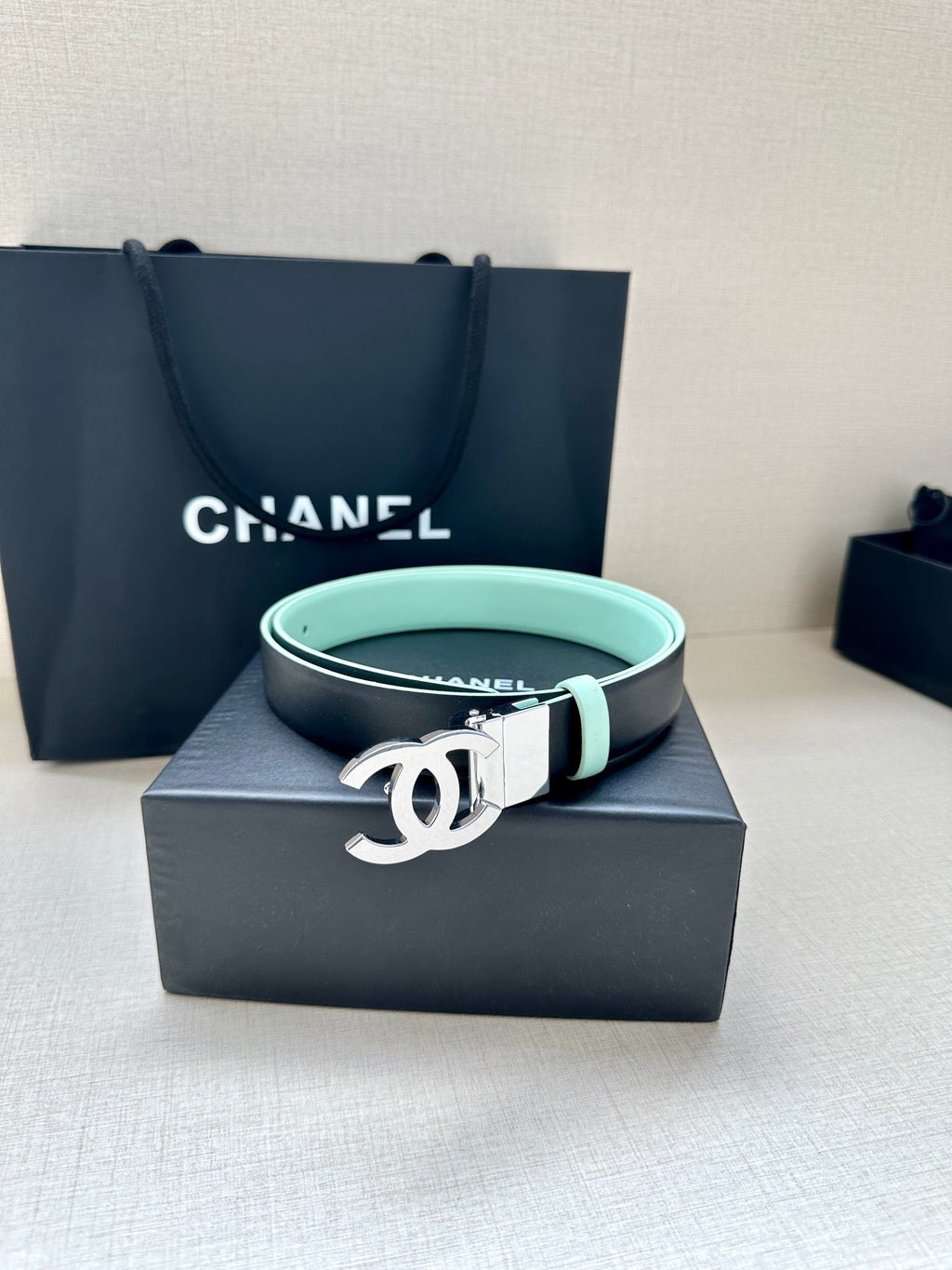 CHANEL 30MM BELT IN GREEN MINT AND BLACK CALFSKIN WITH SILVER HARDWARE