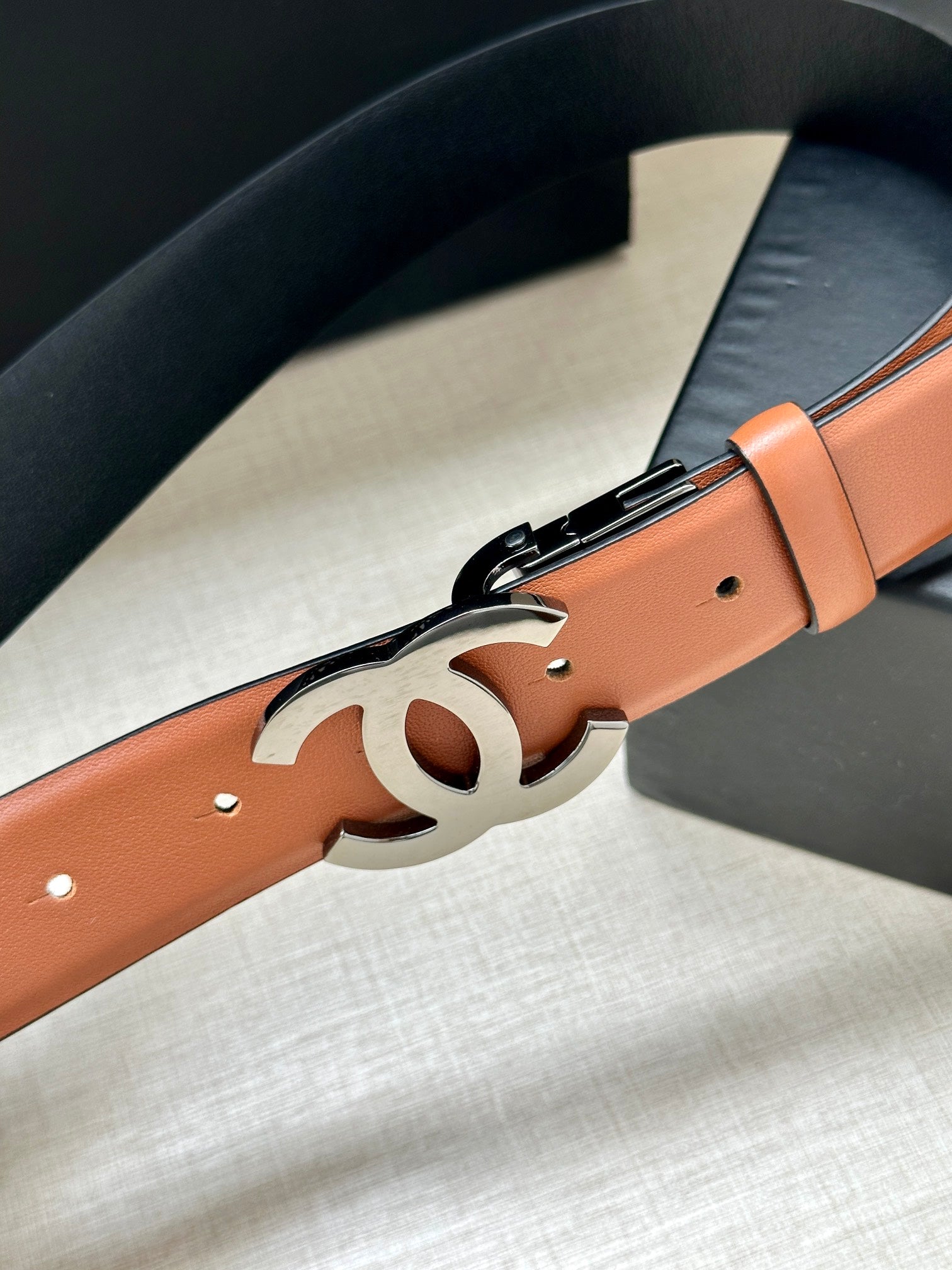 CHANEL 30MM BELT IN BRONZE BROWN AND BLACK CALFSKIN WITH SILVER HARDWARE