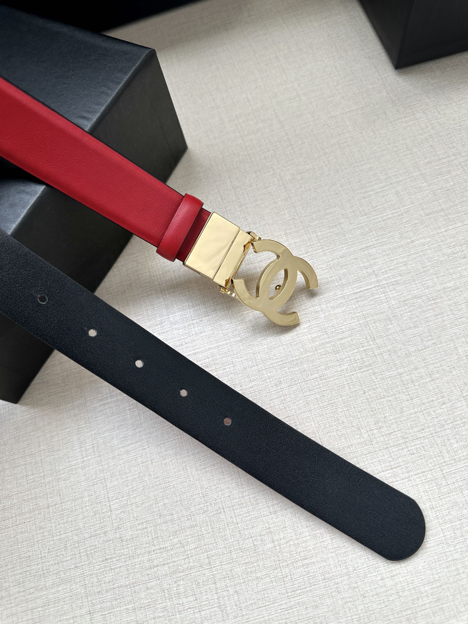 CHANEL 30MM BELT IN CHERRY RED AND BLACK CALFSKIN WITH GOLD HARDWARE