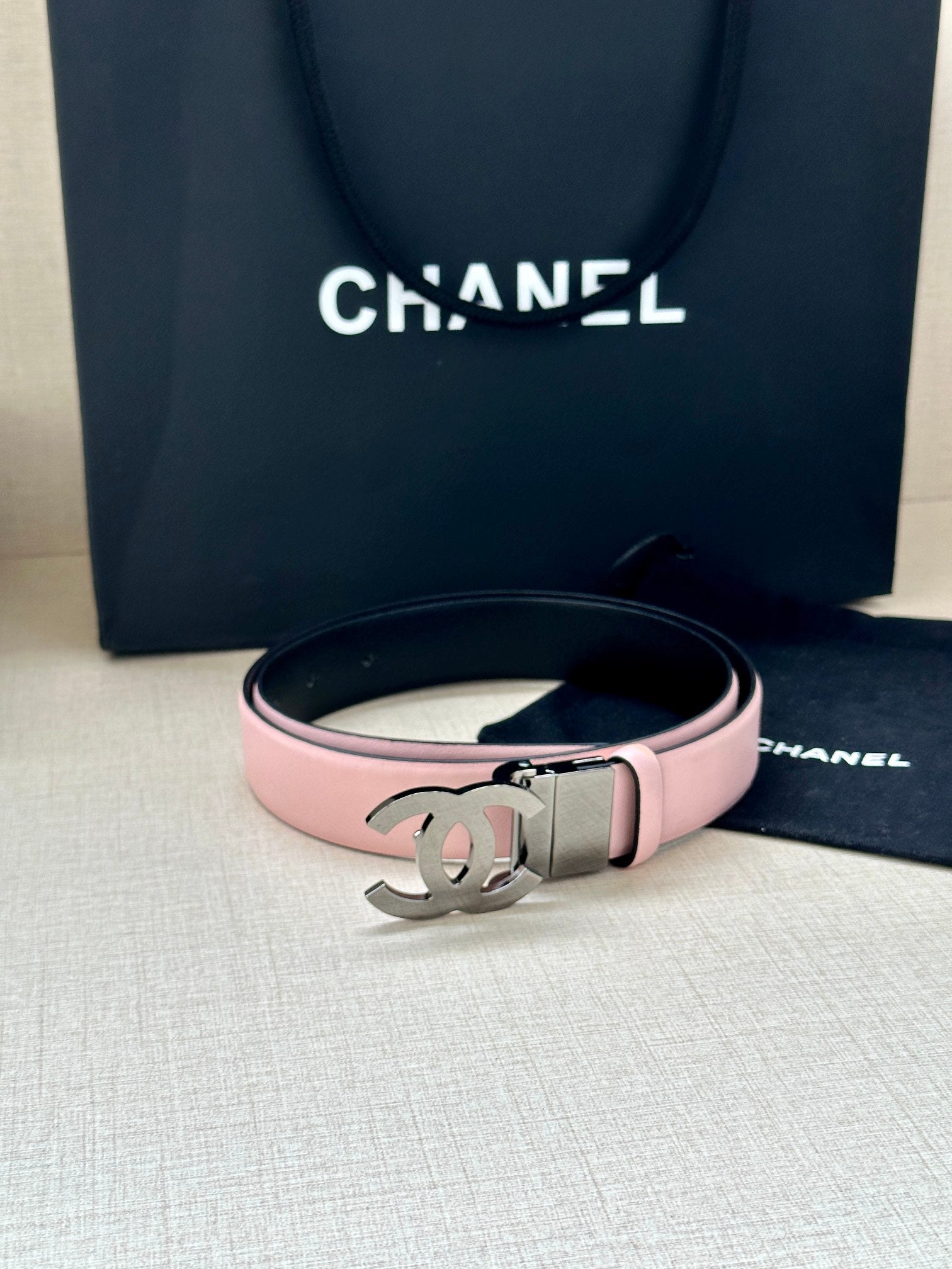 CHANEL 30MM BELT IN LIGHT PINK AND BLACK CALFSKIN WITH SILVER HARDWARE