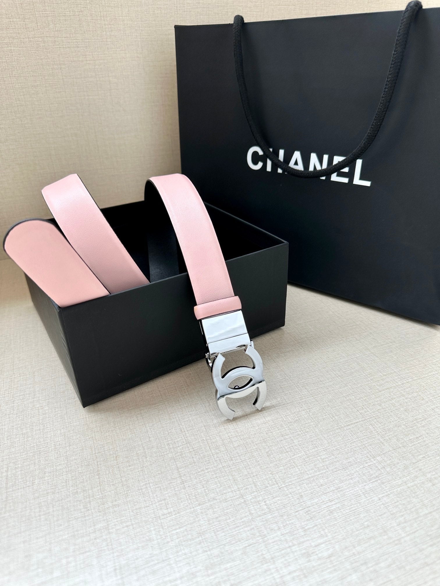 CHANEL 30MM BELT IN LIGHT PINK AND BLACK CALFSKIN WITH SILVER HARDWARE