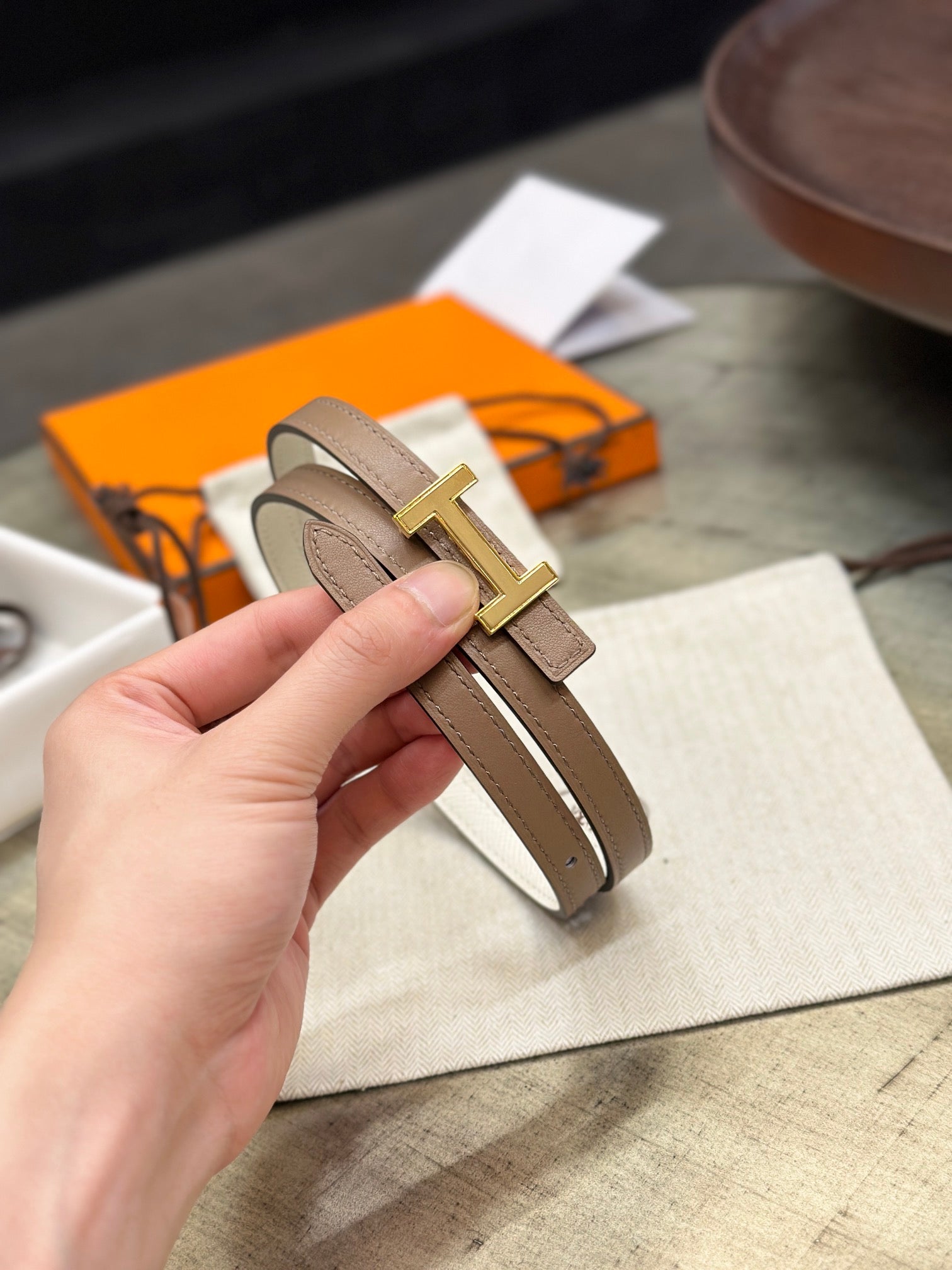 HERMES FOCUS BUCKLE & REVERSIBLE PEANUT BROWN AND WHITE LEATHER STRAP 13MM GOLD HARDWARE