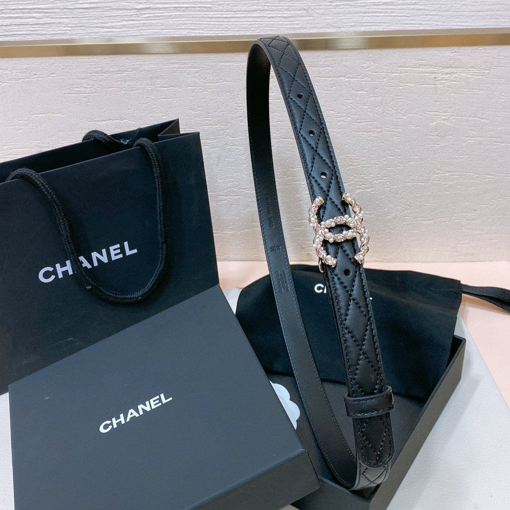 CHANEL BELT 20MM IN BLACK EMBROIDERED CALFSKIN GOLD HARDWARE ATTACH PEARLS