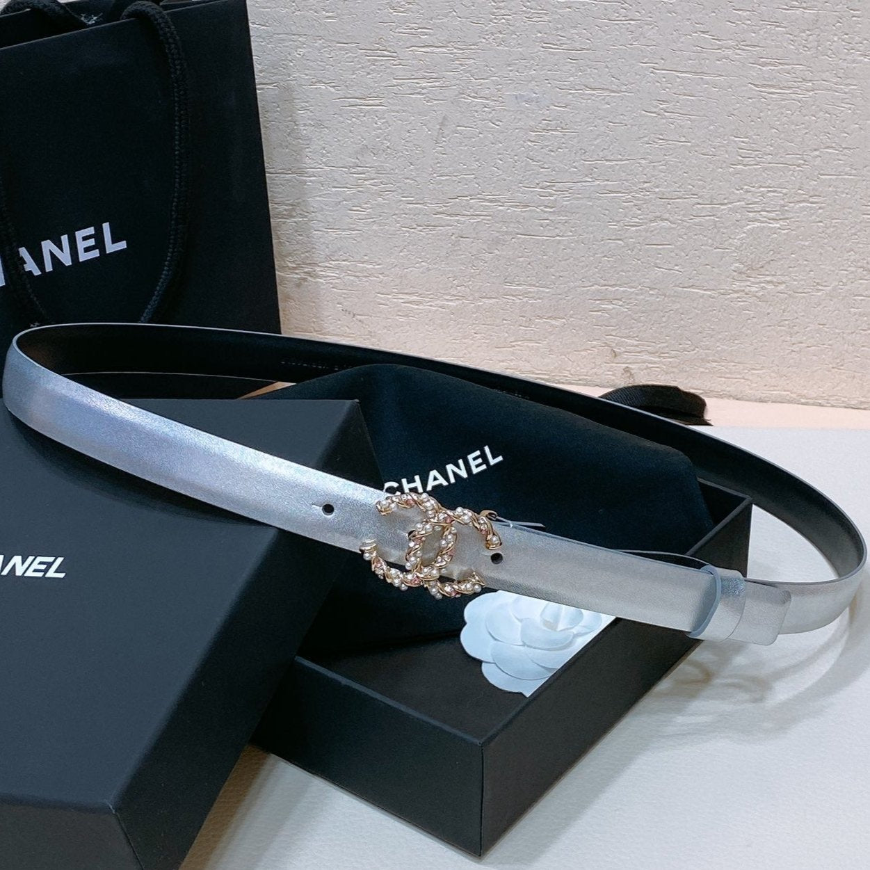 CHANEL BELT 20MM IN SILVER GREY CALFSKIN GOLD HARDWARE ATTACH PEARLS