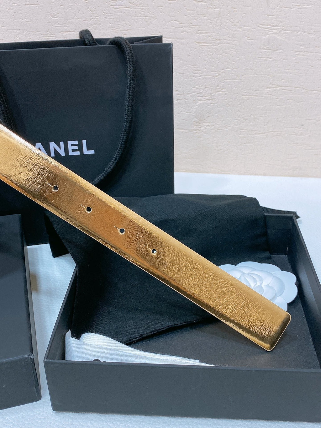 CHANEL BELT 30MM IN GOLD SMOOTH CALFSKIN GOLD MIX WHITE HARDWARE