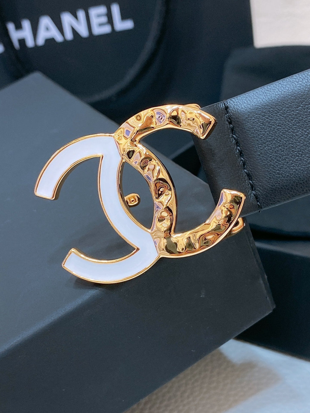 CHANEL BELT 30MM IN BLACK SMOOTH CALFSKIN GOLD MIX WHITE METAL LOGO