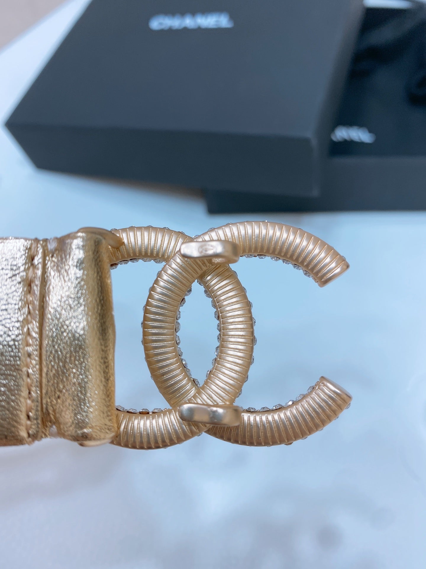 CHANEL ELASTIC BELT 30MM IN GOLD CALFSKIN GOLD HARDWARE WITH RHINSTONES