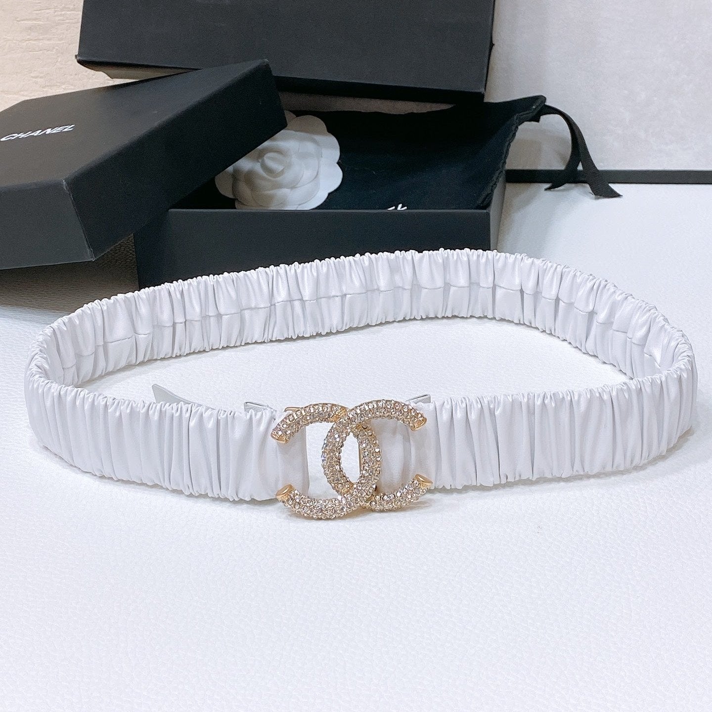 CHANEL ELASTIC BELT 30MM IN WHITE CALFSKIN GOLD HARDWARE WITH RHINSTONES