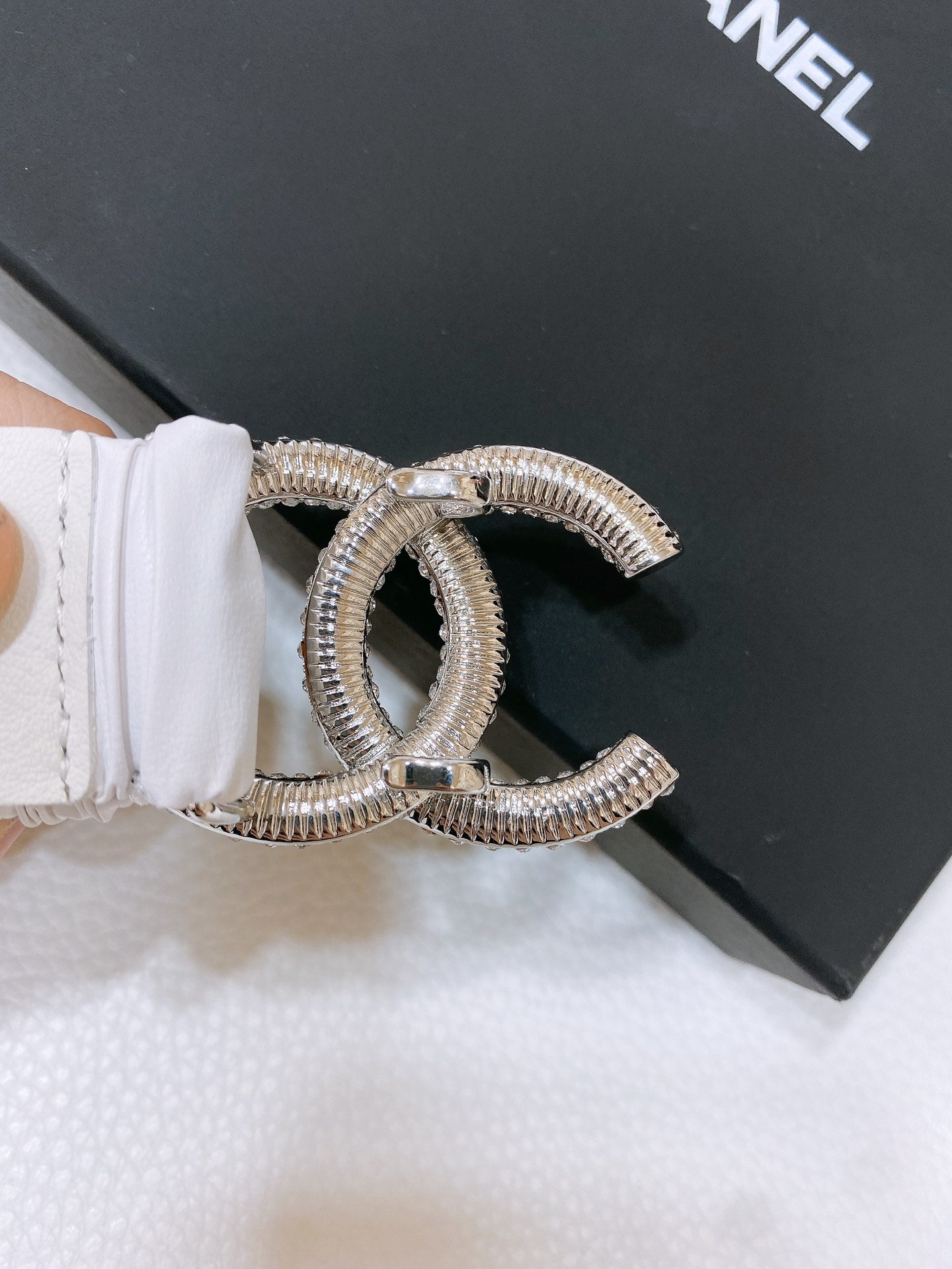 CHANEL ELASTIC BELT 30MM IN WHITE CALFSKIN SILVER HARDWARE WITH RHINSTONES
