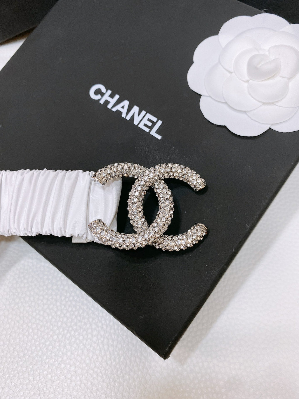 CHANEL ELASTIC BELT 30MM IN WHITE CALFSKIN SILVER HARDWARE WITH RHINSTONES