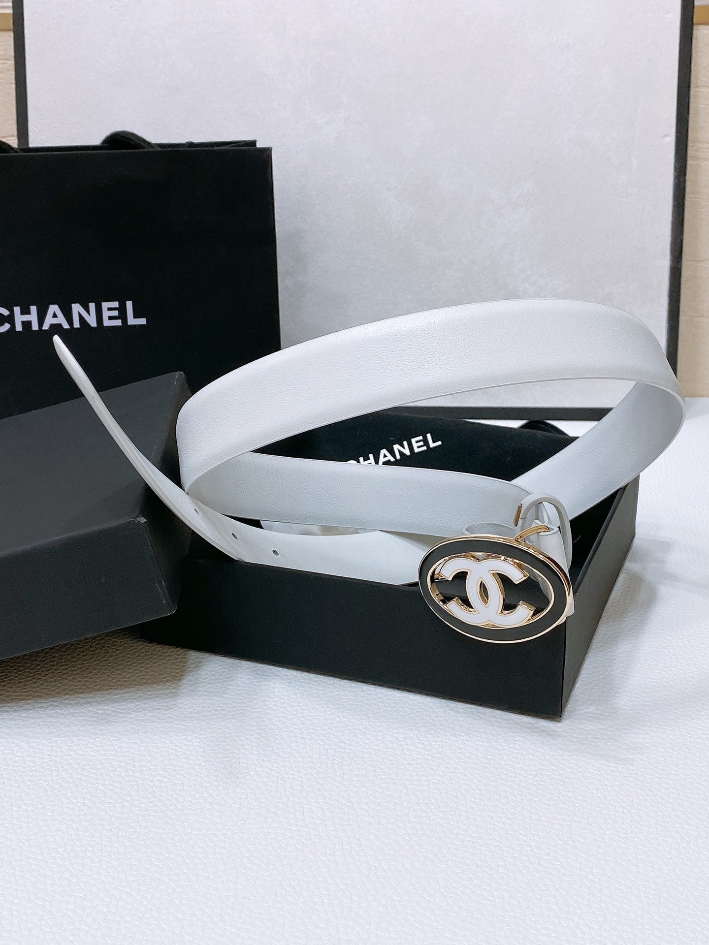 CHANEL 30MM BELT IN WHITE SMOOTH CALFSKIN WHITE MIX BLACK METAL HARDWARE