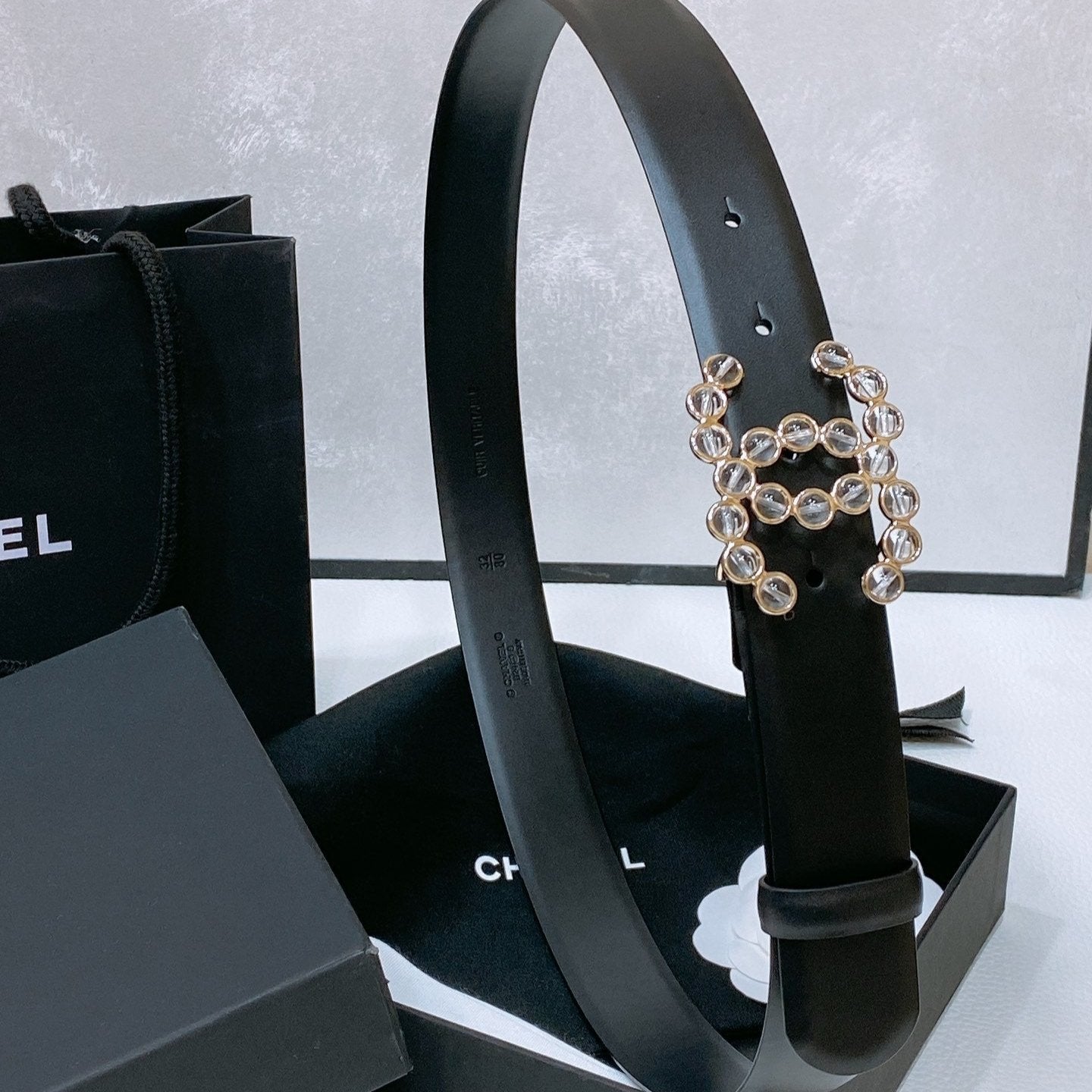 CHANEL BELT 30 MM IN BLACK CALFSKIN PEARL LOGO