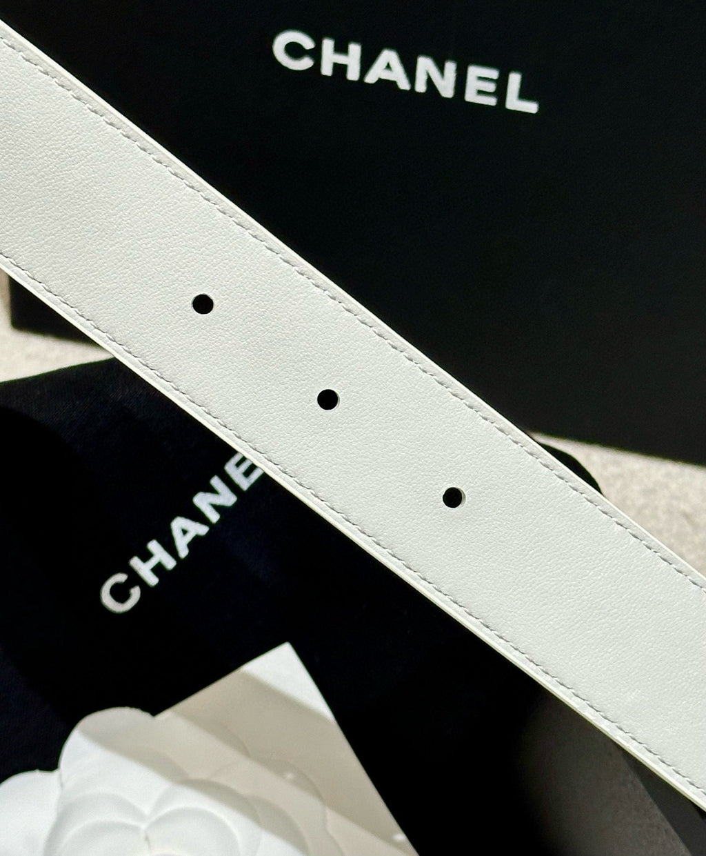 CHANEL DOUBLE C BELT 30MM IN WHITE CALFSKIN GOLD BUCKLE WITH EMBOSSED CHECK PATTERN