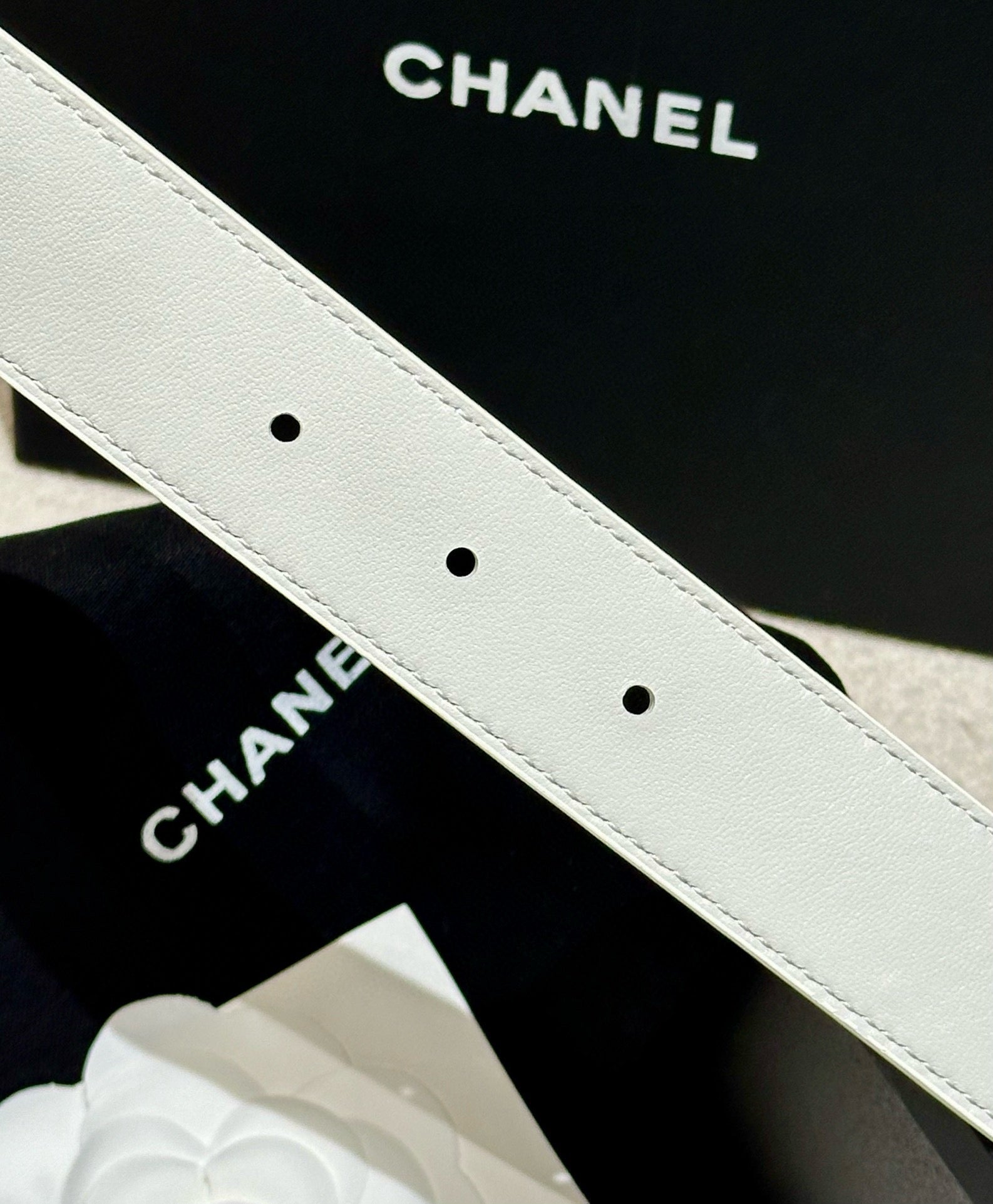 CHANEL DOUBLE C BELT 30MM IN WHITE CALFSKIN GOLD BUCKLE WITH EMBOSSED CHECK PATTERN