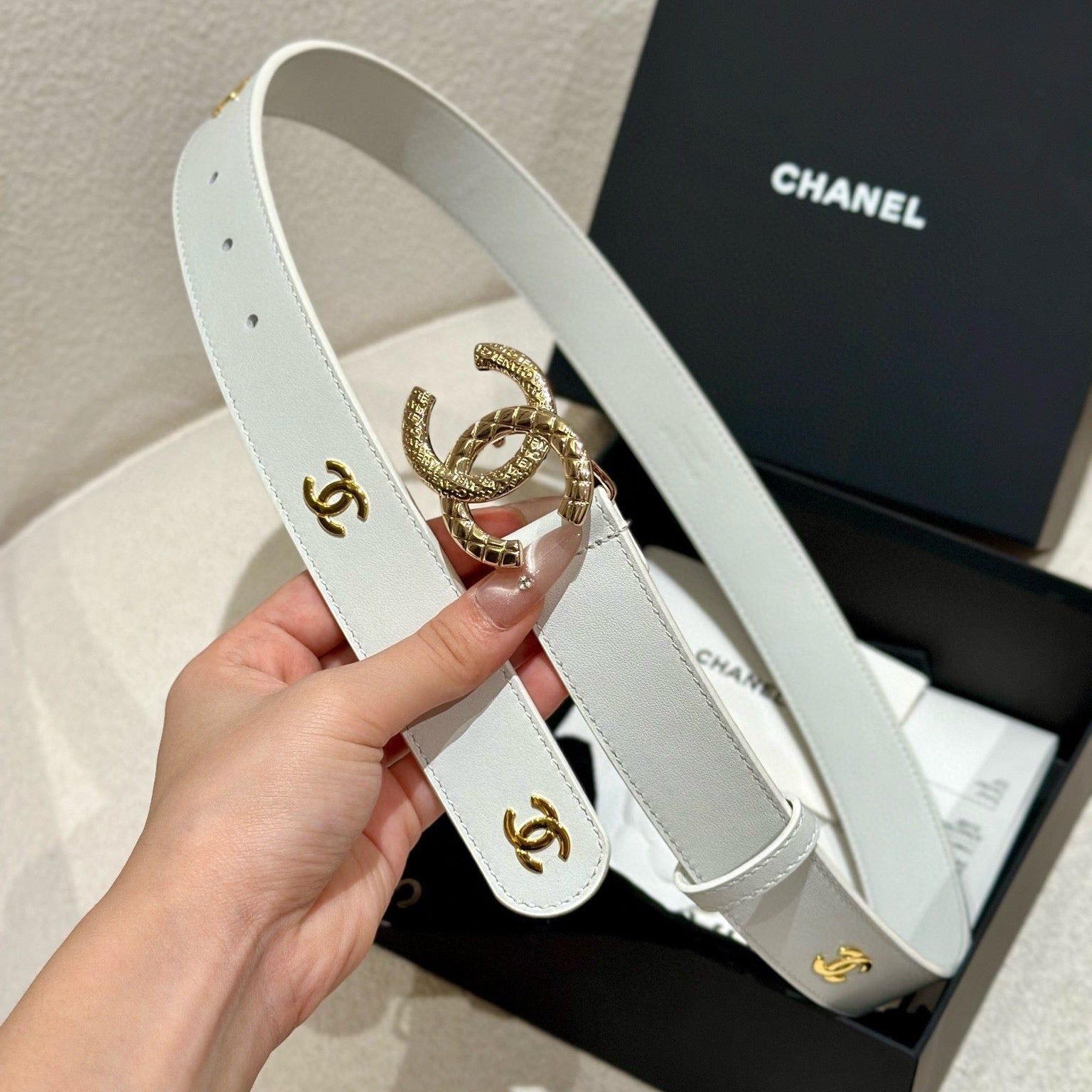 CHANEL DOUBLE C BELT 30MM IN WHITE CALFSKIN GOLD BUCKLE WITH EMBOSSED CHECK PATTERN