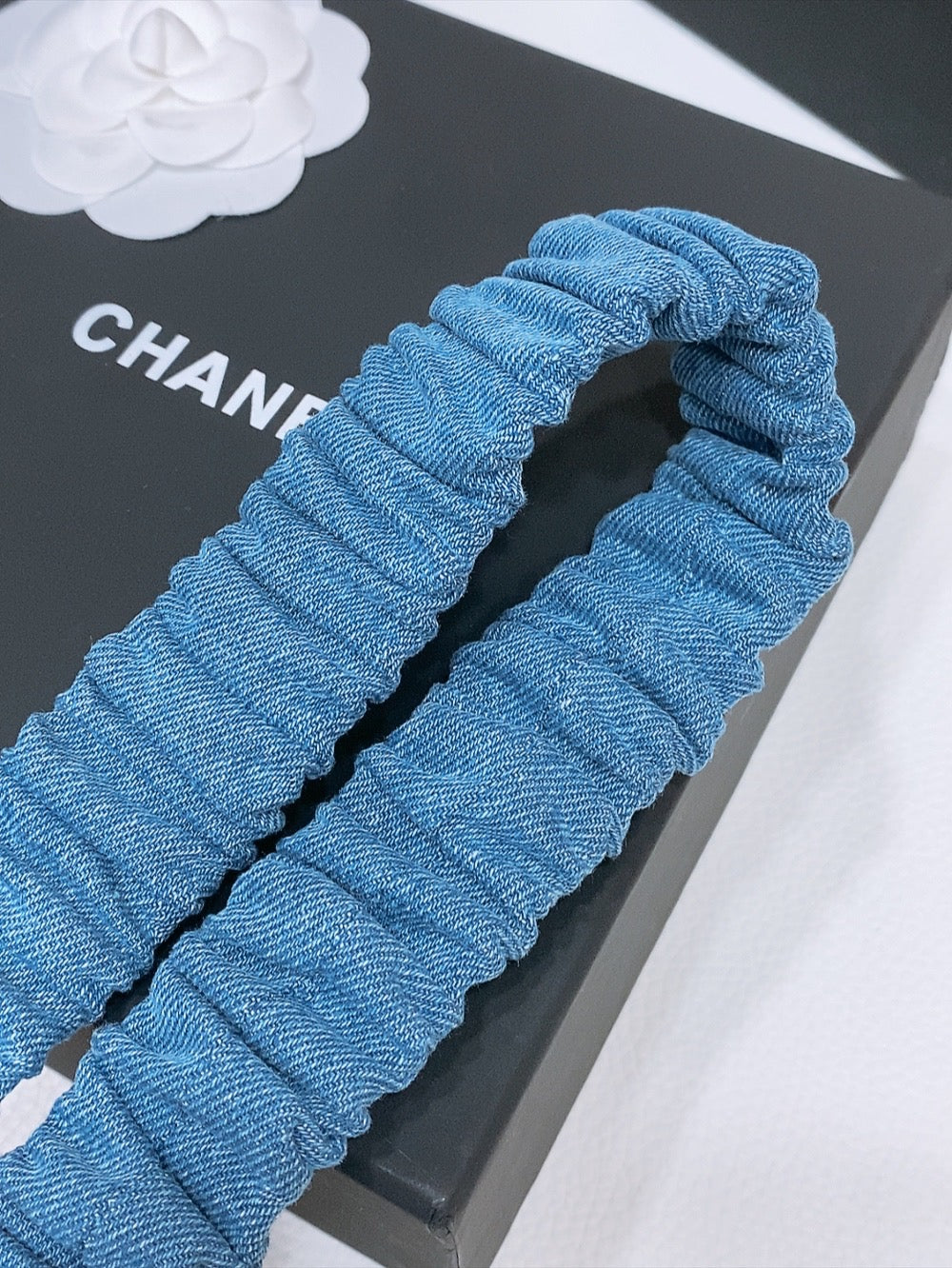 CHANEL ELASTIC BELT 30MM IN BLUE DENIM WITH SQUARE BUCKLE EMBOSSED LOGO