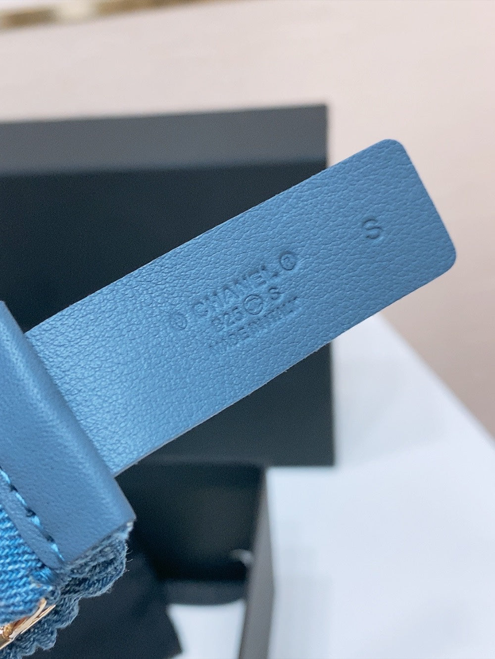 CHANEL DOUBLE C ELASTIC BELT 30MM IN BLUE DENIM GOLD CRYSTAL BUCKLE