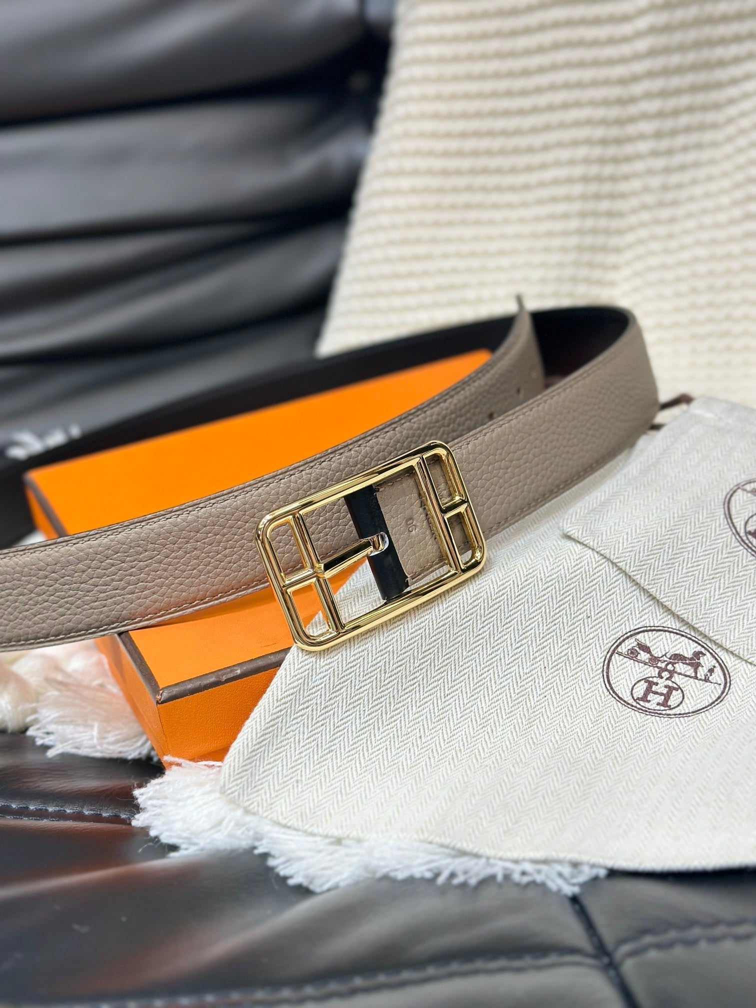 HERMES CAPE COD 32MM REVERSIBLE BELT BLACK AND TAN LEATHER GOLD BUCKLE