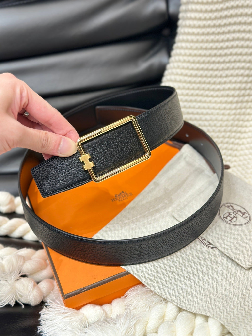 HERMES TUBE H BELT GOLD BUCKLE & REVERSIBLE BLACK LEATHER STRAP 38MM