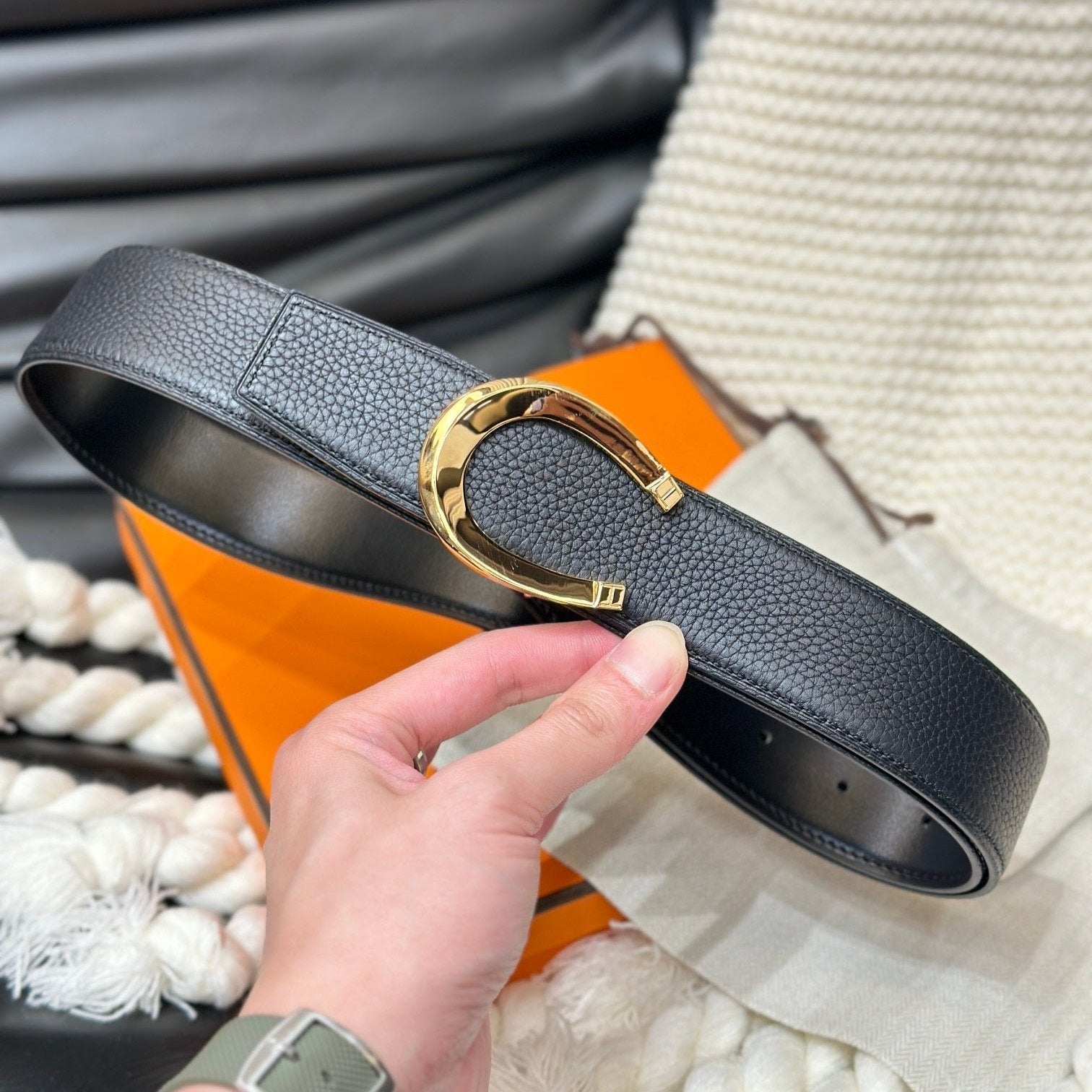 HERMES LUCK BELT GOLD BUCKLE & REVERSIBLE BLACK LEATHER STRAP 38MM