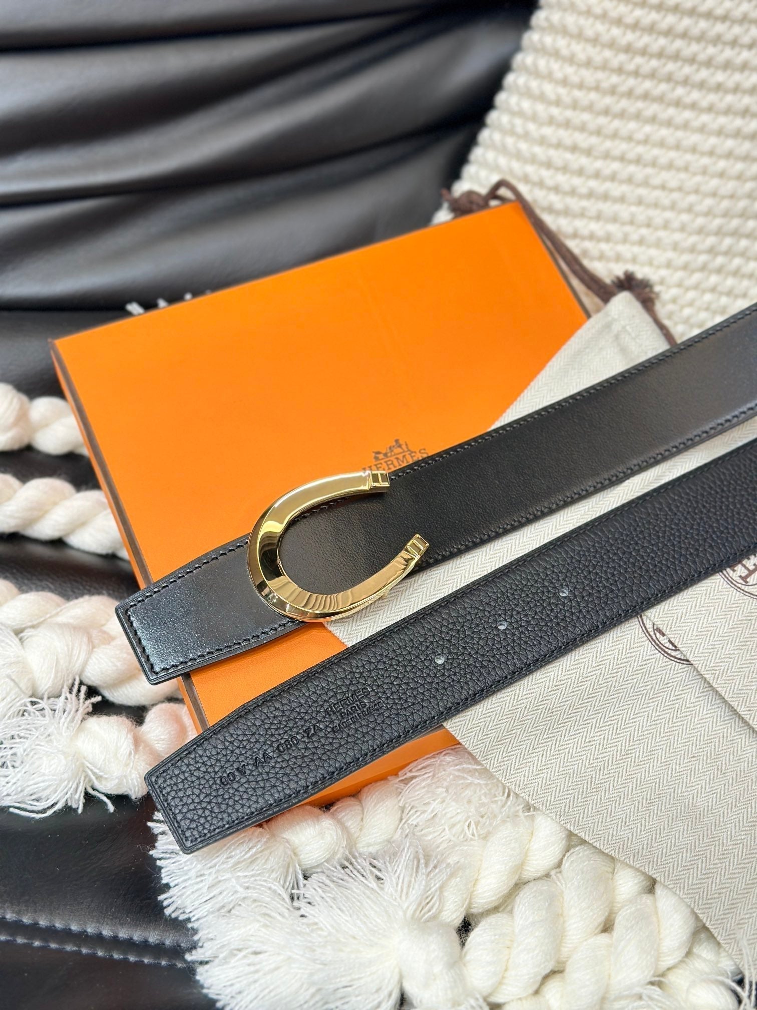 HERMES LUCK BELT GOLD BUCKLE & REVERSIBLE BLACK LEATHER STRAP 38MM