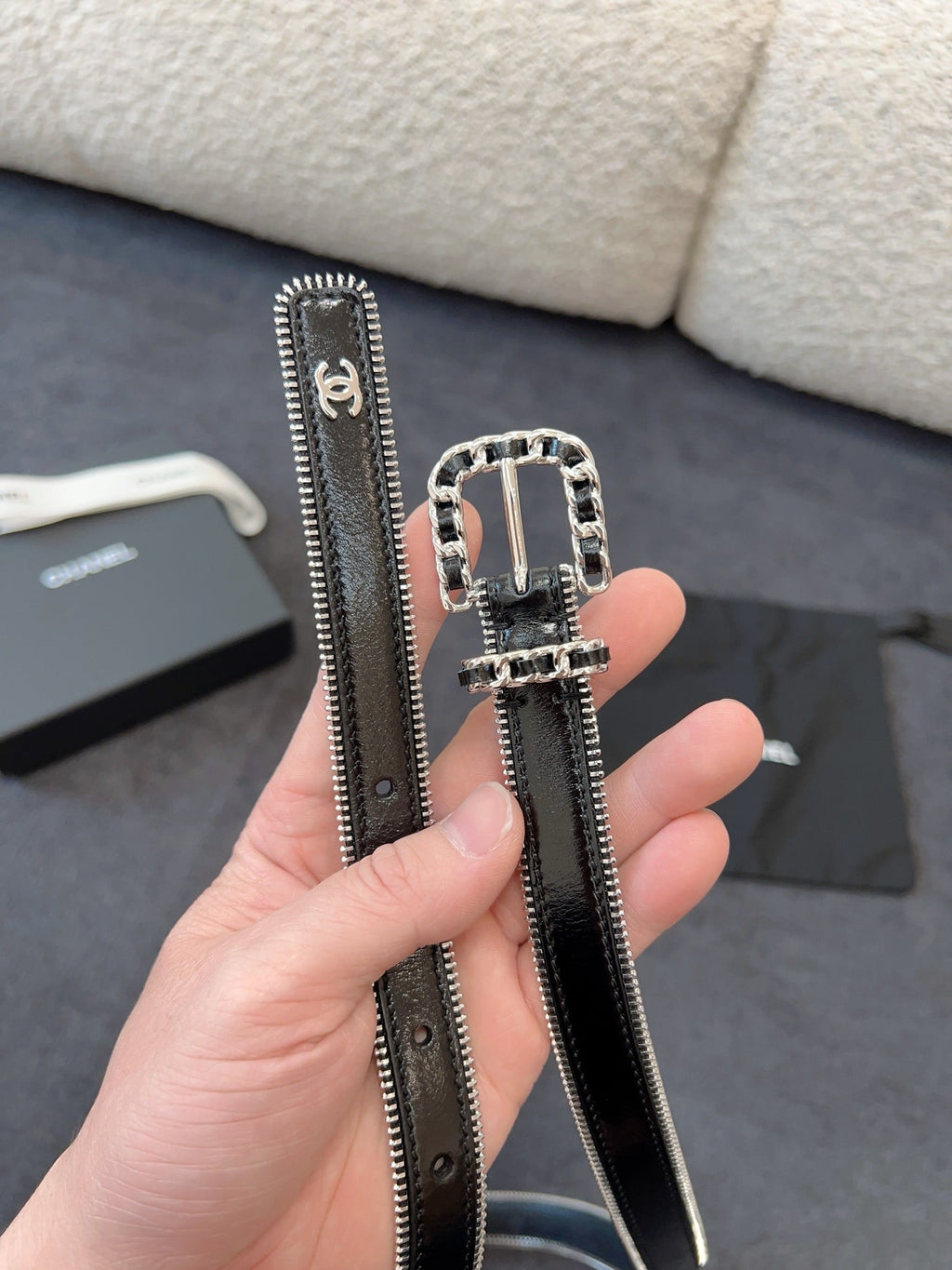 CHANEL BELT 20MM IN BLACK CALFSKIN WITH INTERWOVEN CHAIN BUCKLE ZIPPER IN TRIM