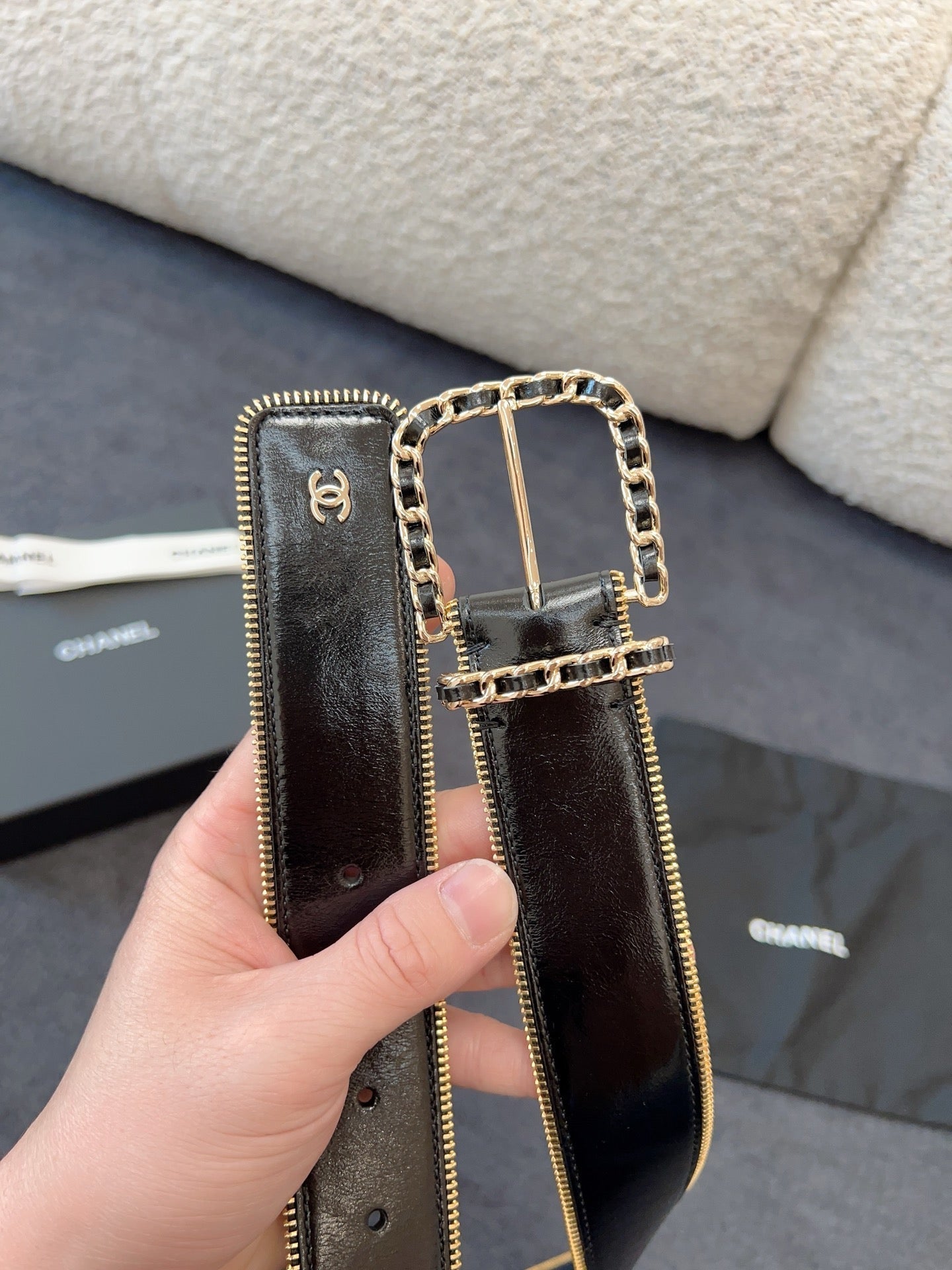 CHANEL BELT 40MM IN BLACK CALFSKIN WITH INTERWOVEN CHAIN BUCKLE ZIPPER IN TRIM GOLD HARDWARE