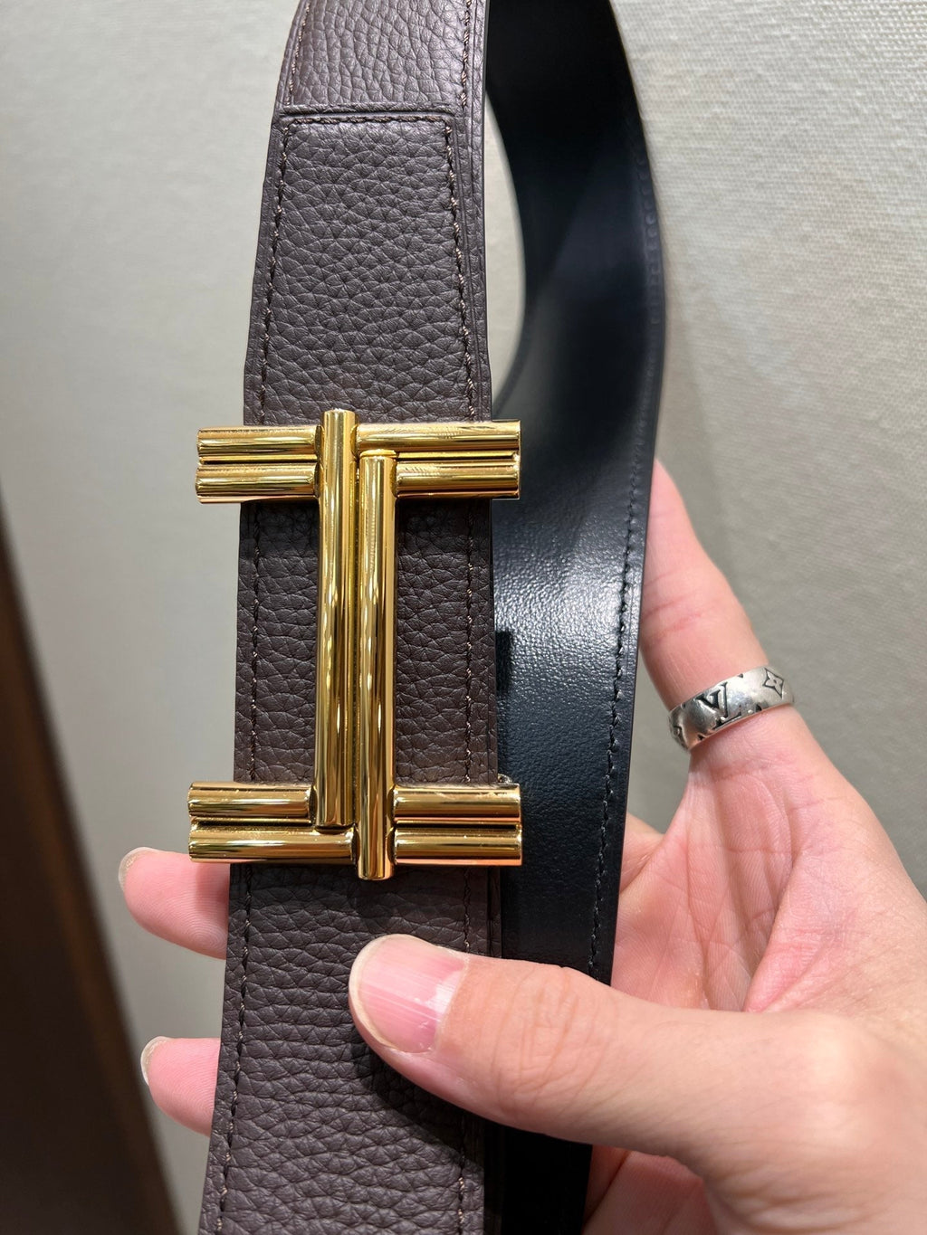 HERMES TRAVERSE BELT BUCKLE & REVERSIBLE CHOCOLATE BROWN AND BLACK LEATHER STRAP 38 MM GOLD HARDWARE