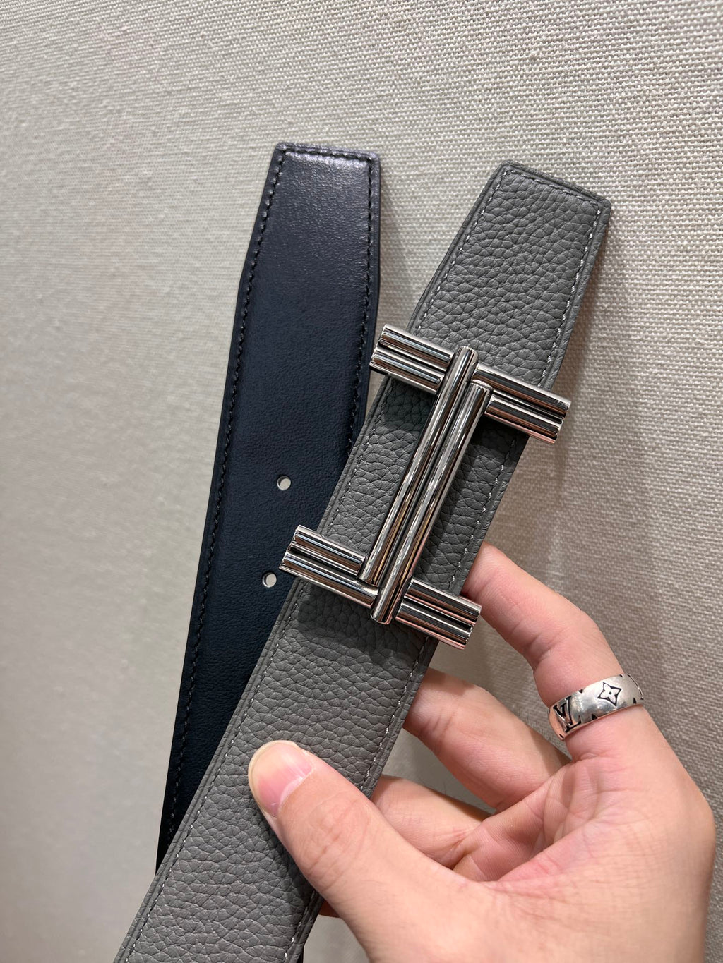 HERMES TRAVERSE BELT BUCKLE & REVERSIBLE GRAY AND BLACK LEATHER STRAP 38 MM SILVER HARDWARE