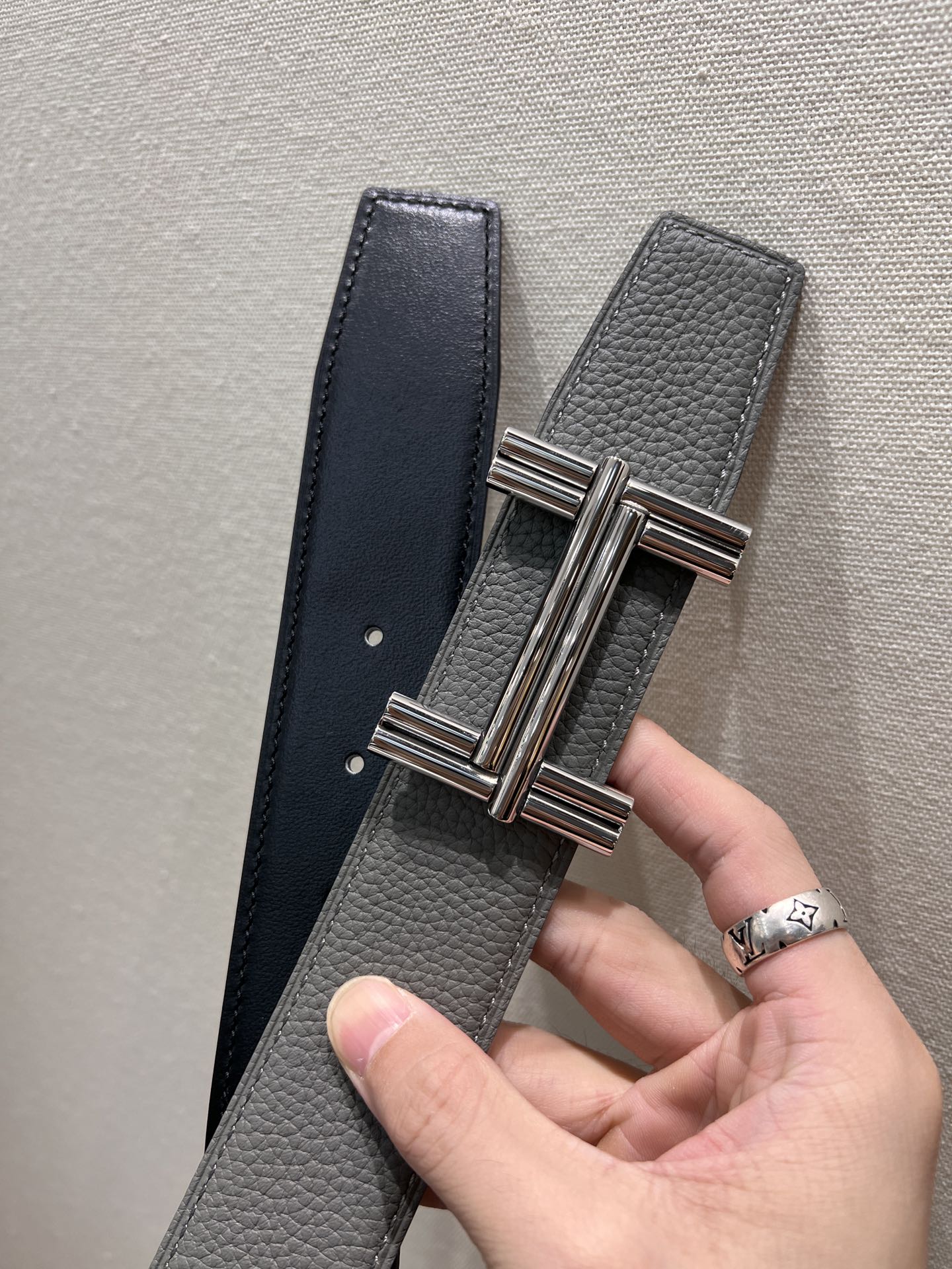 HERMES TRAVERSE BELT BUCKLE & REVERSIBLE GRAY AND BLACK LEATHER STRAP 38 MM SILVER HARDWARE