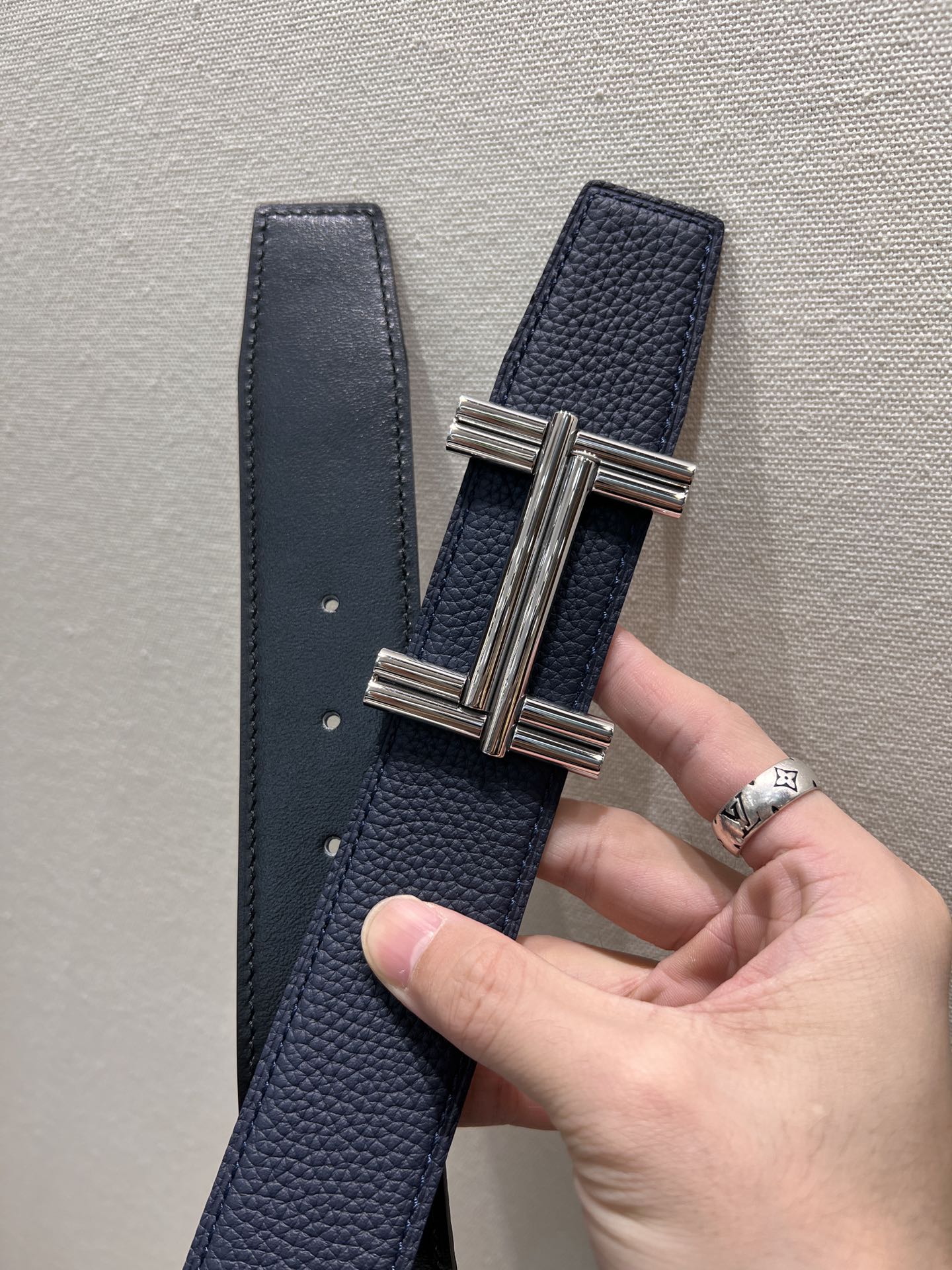 HERMES TRAVERSE BELT BUCKLE & REVERSIBLE NAVY BLUE LEATHER STRAP 38 MM SILVER HARDWARE
