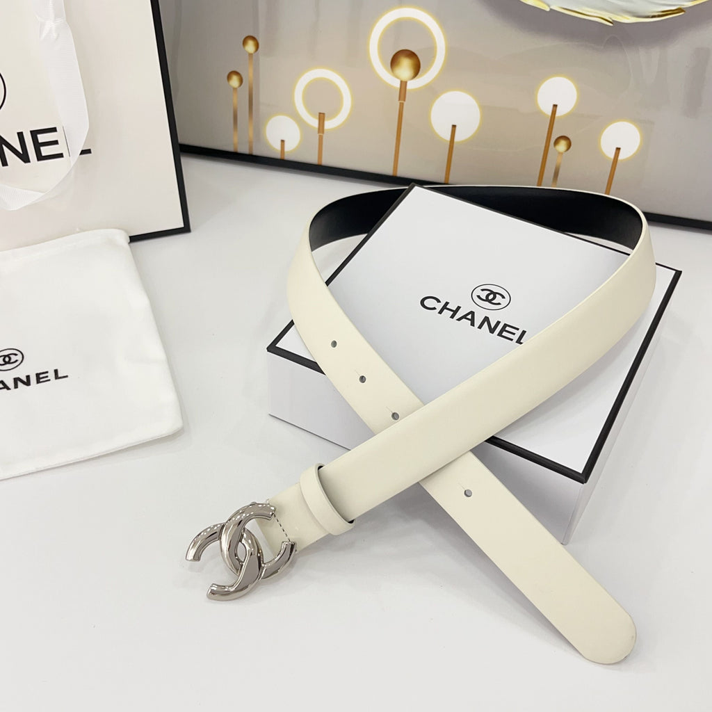 CHANEL DOUBLE C BELT 30MM IN WHITE CALFSKIN WITH SHINY SILVER BUCKLE