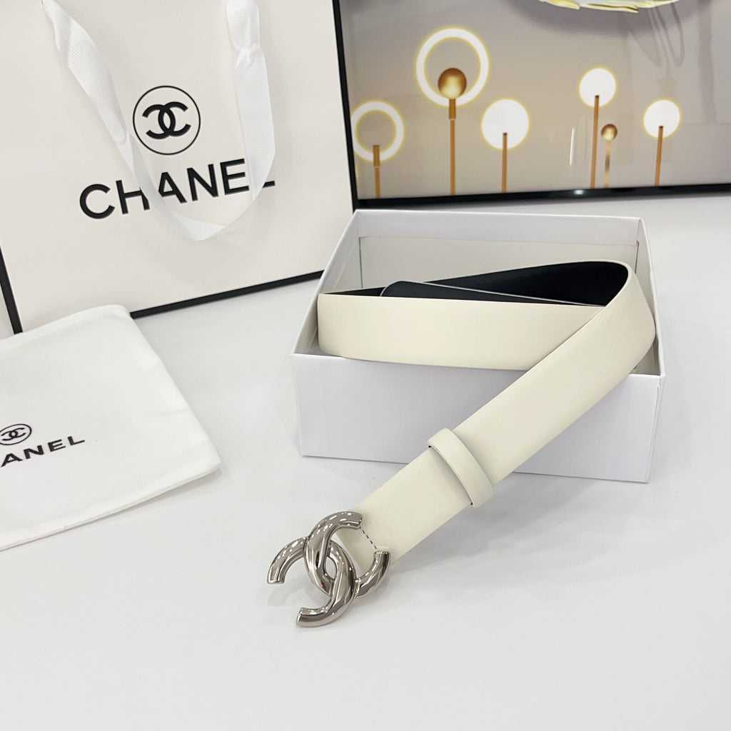 CHANEL DOUBLE C BELT 30MM IN WHITE CALFSKIN WITH SHINY SILVER BUCKLE