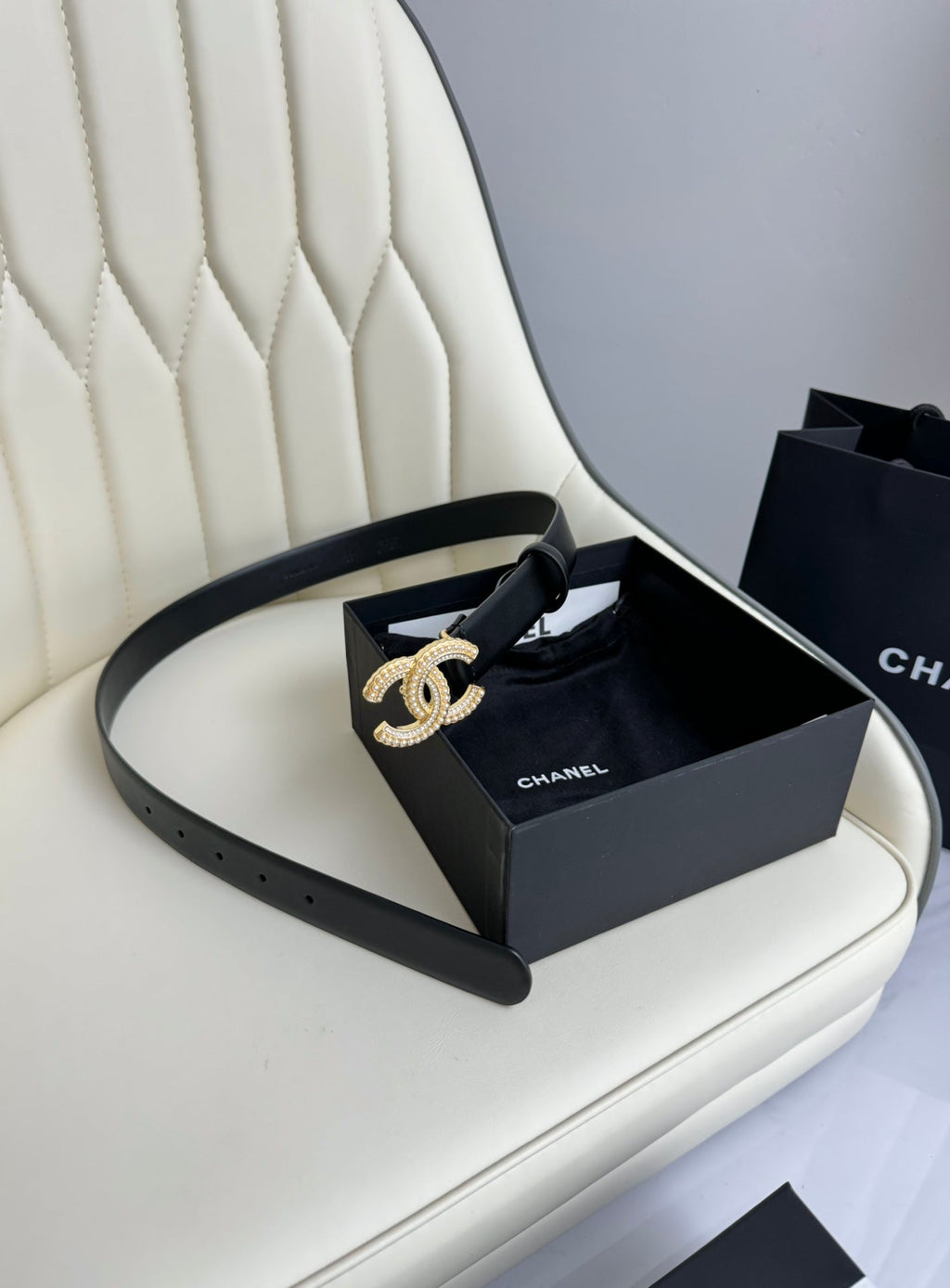CHANEL BELT 30MM IN BLACK SMOOTH CALFSKIN GOLD HARDWARE ATTACH PEARLS