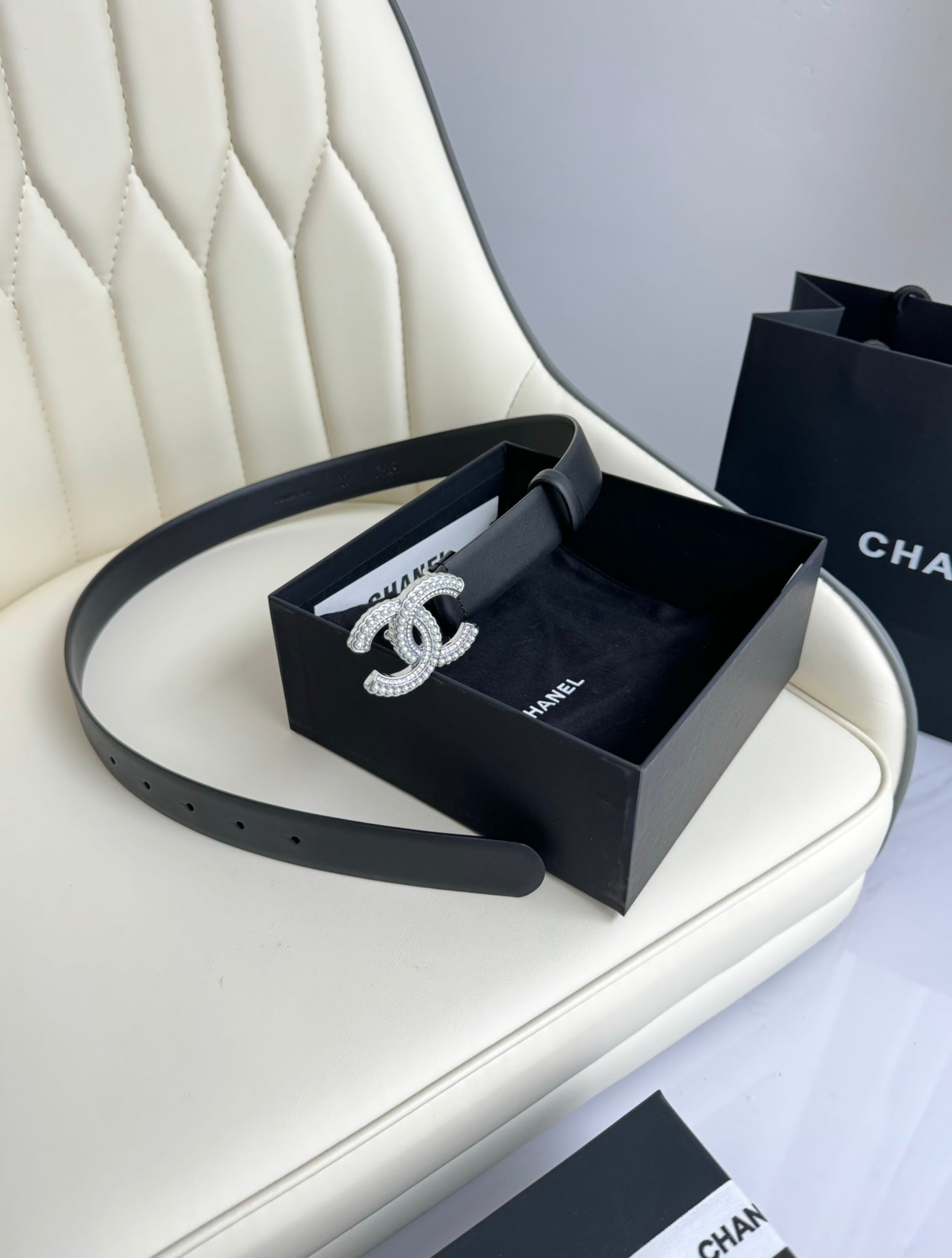 CHANEL BELT 30MM IN BLACK SMOOTH CALFSKIN SILVER HARDWARE ATTACH PEARLS