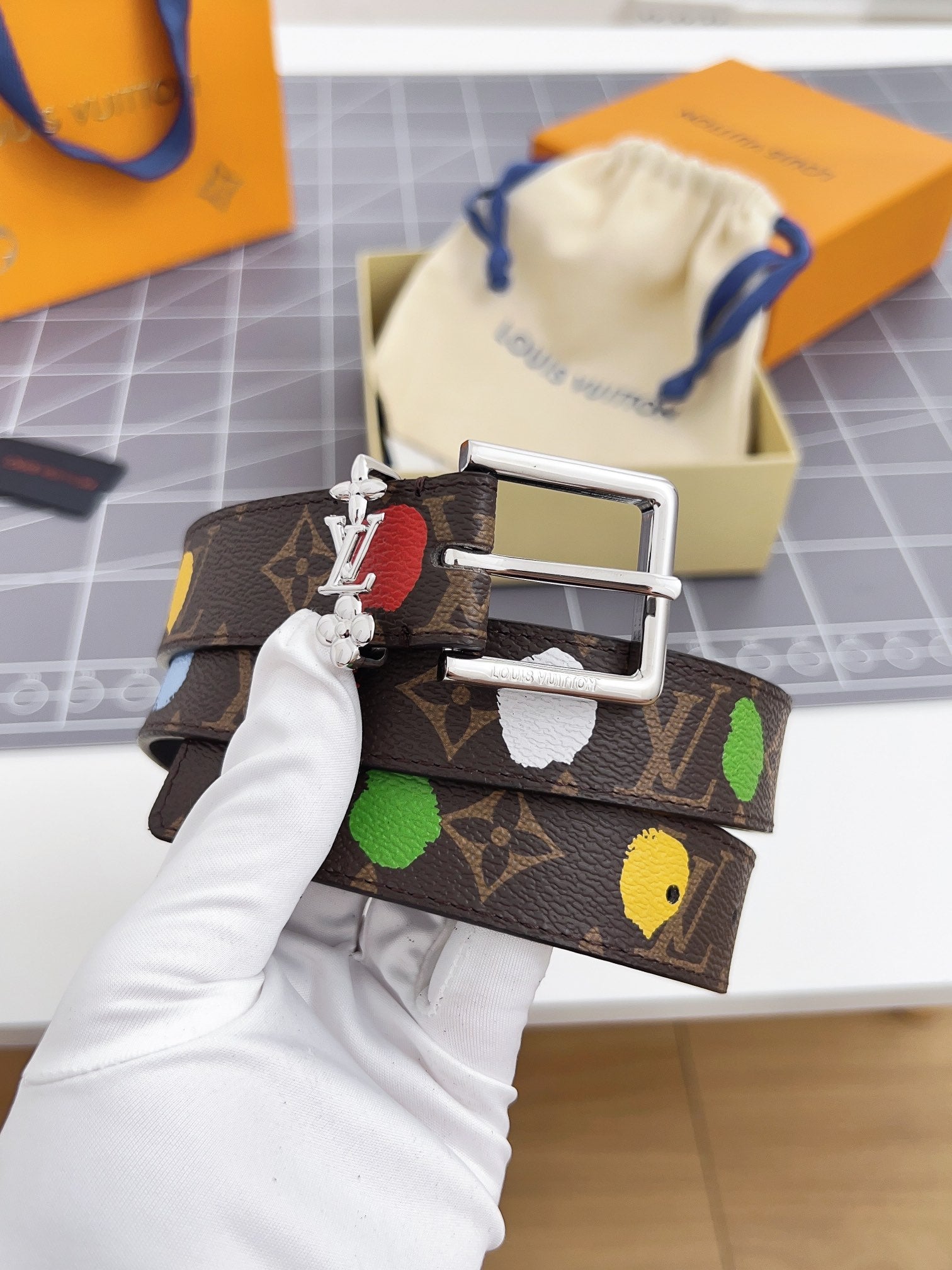 LOUIS VUITTON LV BLOOM 30 MM IN COLORFUL MONOGRAM CALFSKIN SILVER HARDWARE