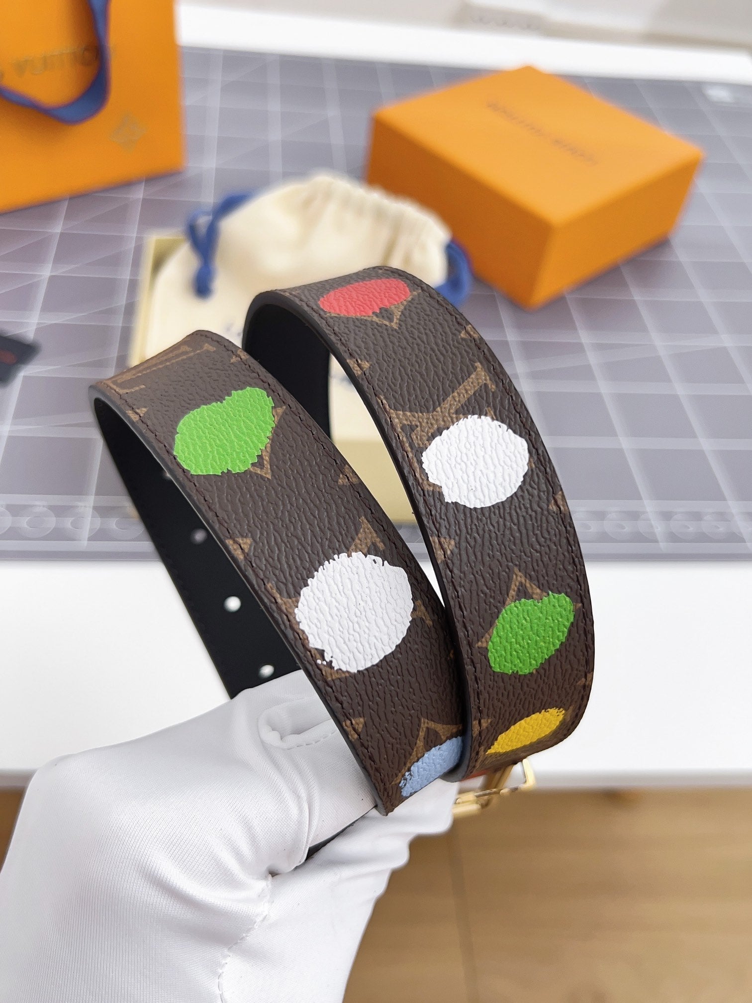 LOUIS VUITTON LV BLOOM 30 MM IN COLORFUL MONOGRAM CALFSKIN GOLD HARDWARE