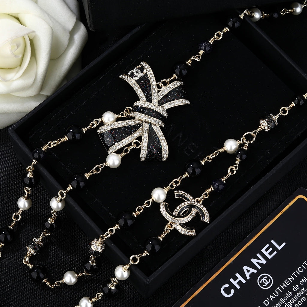 CHANEL 25S CHAIN BELT IN BLACK AND WHITE PEARL 614285