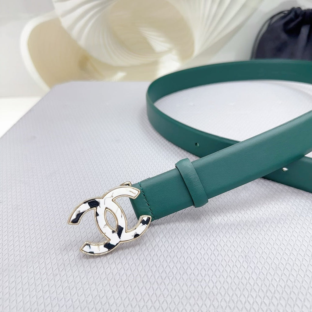 CHANEL 30MM BELT IN COOL GREEN SHINNY CALFSKIN WHITE LOGO