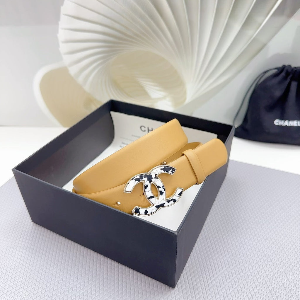CHANEL 30MM BELT IN GOLDENROD BROWN SHINNY CALFSKIN WHITE LOGO