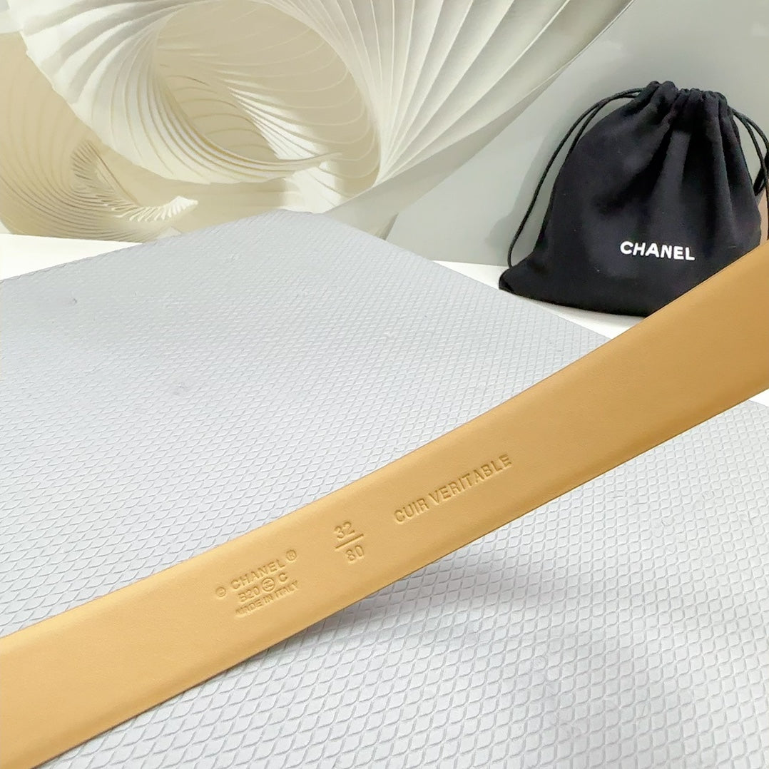 CHANEL 30MM BELT IN GOLDENROD BROWN SHINNY CALFSKIN WHITE LOGO