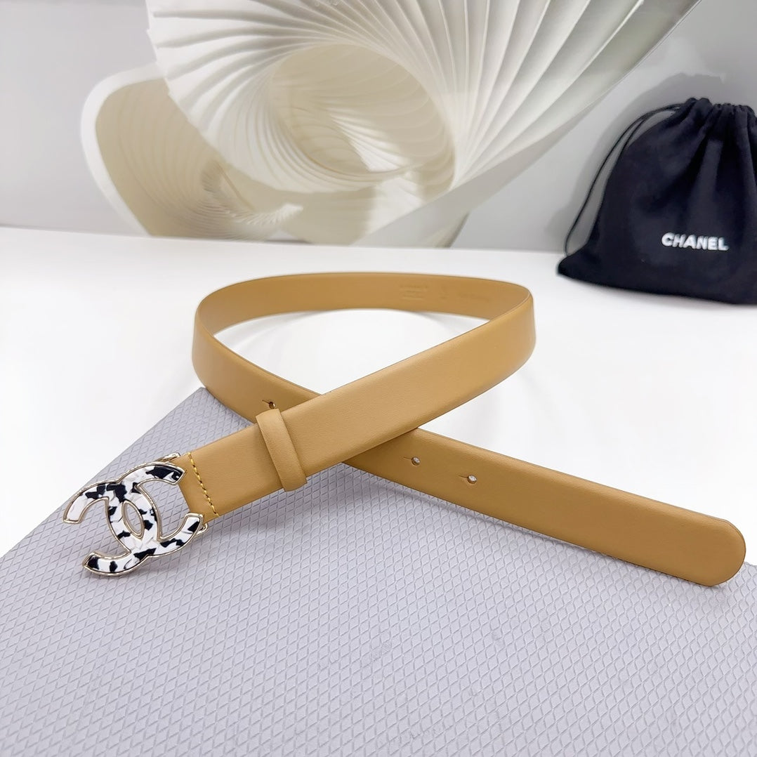CHANEL 30MM BELT IN GOLDENROD BROWN SHINNY CALFSKIN WHITE LOGO