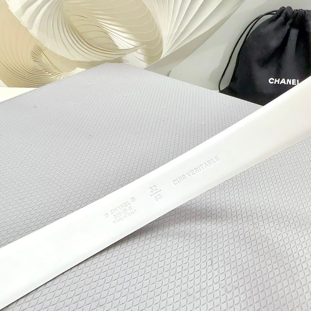 CHANEL 30MM BELT IN WHITE SHINNY CALFSKIN WHITE LOGO