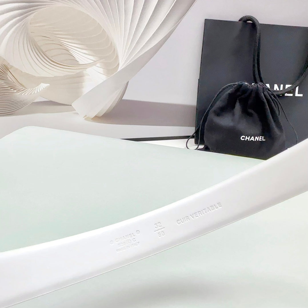 CHANEL 30MM BELT IN WHITE SMOOTH CALFSKIN METAL HARDWARE